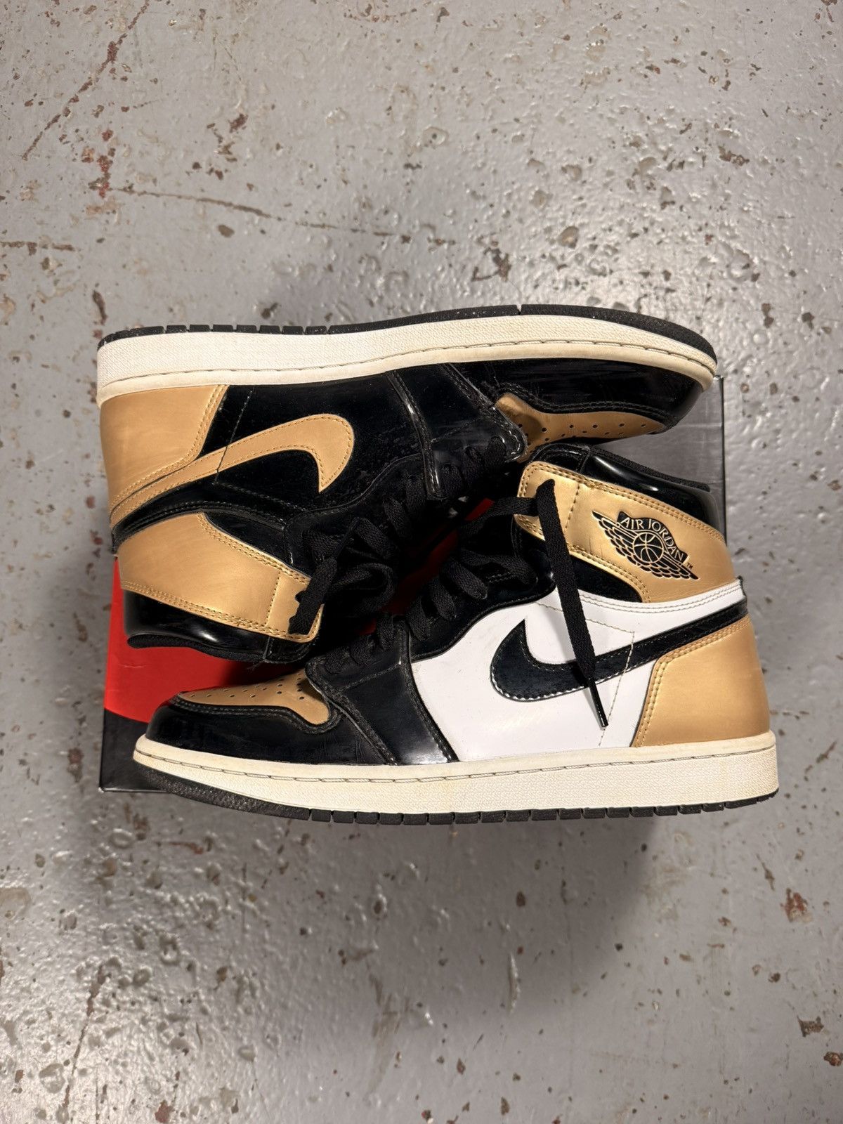 Jordan Brand Used Jordan 1 Gold Toes Size US 9 / EU 42 - 4 Thumbnail