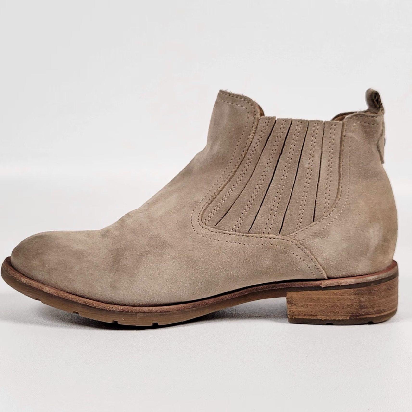 Vintage Sofft Bellis III Womens 8 M Beige Suede Chelsea Boots Block Heel Ankle Leather Insole Rubber Comfort Size US 8 / IT 38 - 5 Thumbnail