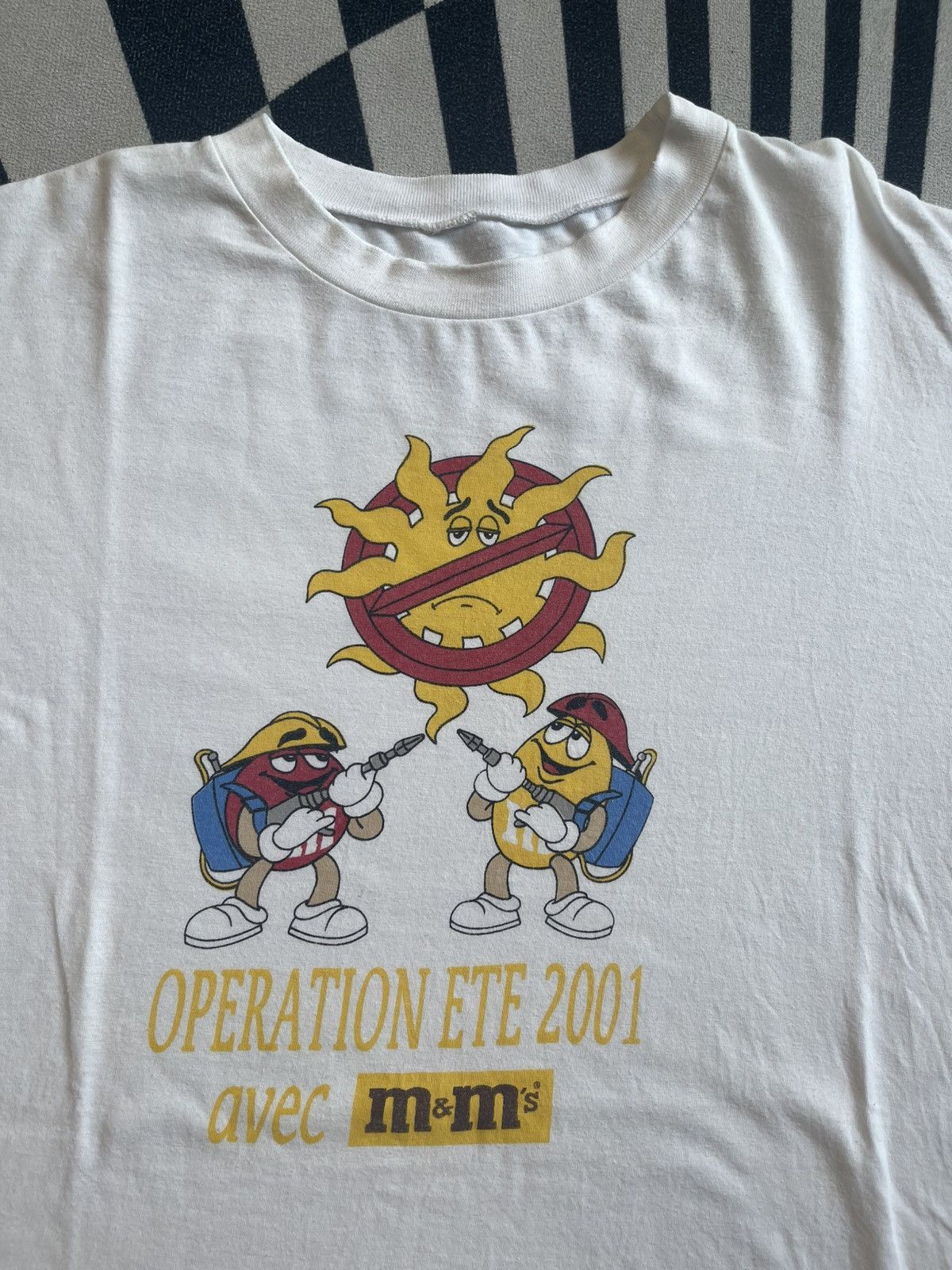 Vintage Vintage 2001 M&M's 'Operation Ete' Summer French Promo Tee Size US XL / EU 56 / 4 - 3 Thumbnail