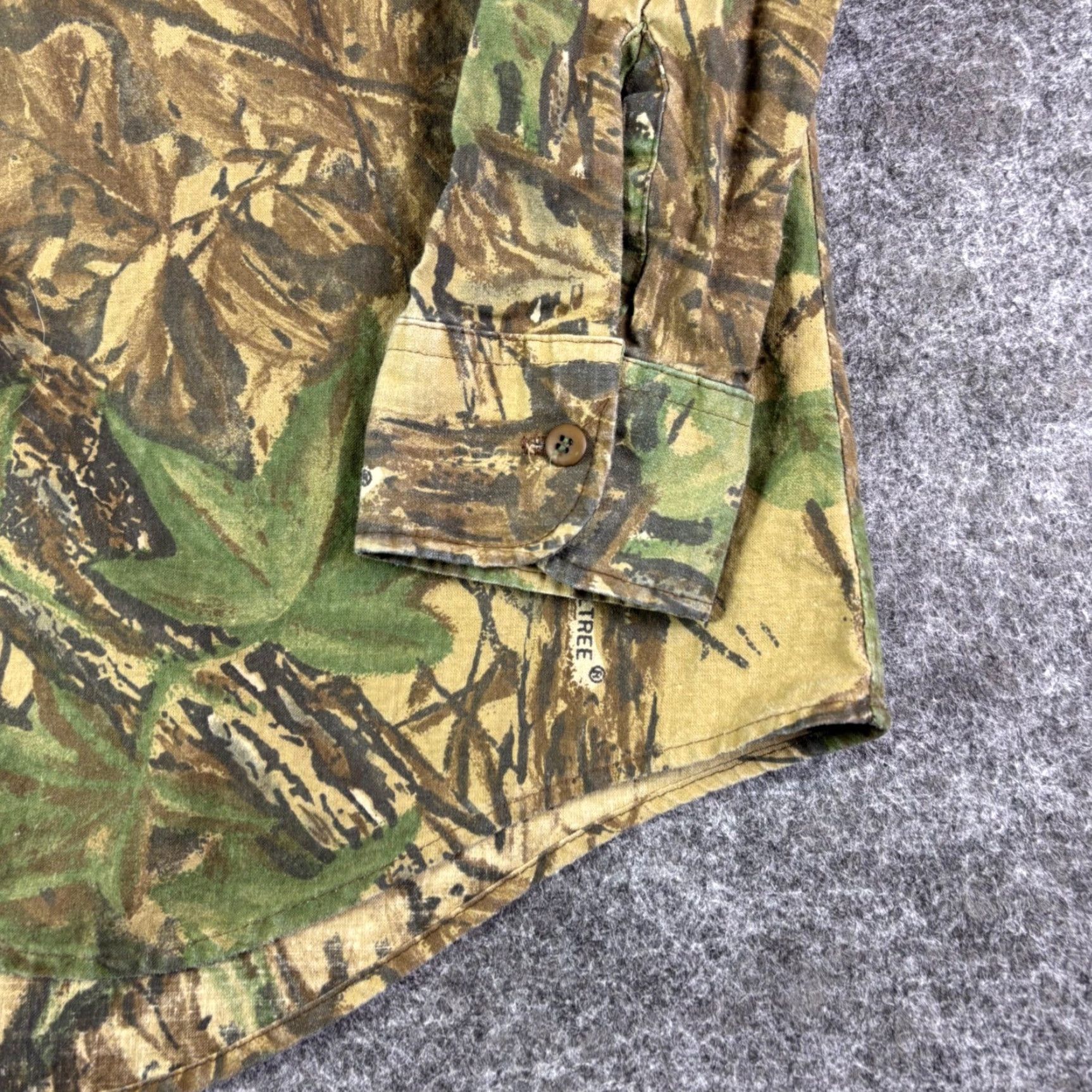 Realtree Spartan Shirt Mens L Green Camouflage Long Sleeve Button Up Cotton Flannel Made in USA Size US L / EU 52-54 / 3 - 6 Thumbnail