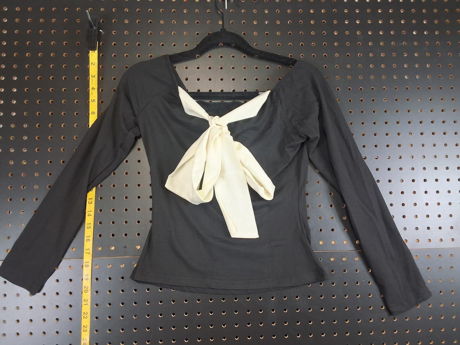 The Unbranded Brand Chic Black Long Sleeve Top with Ivory Bow Accent - Medium Size M / US 6-8 / IT 42-44 - 1 Thumbnail
