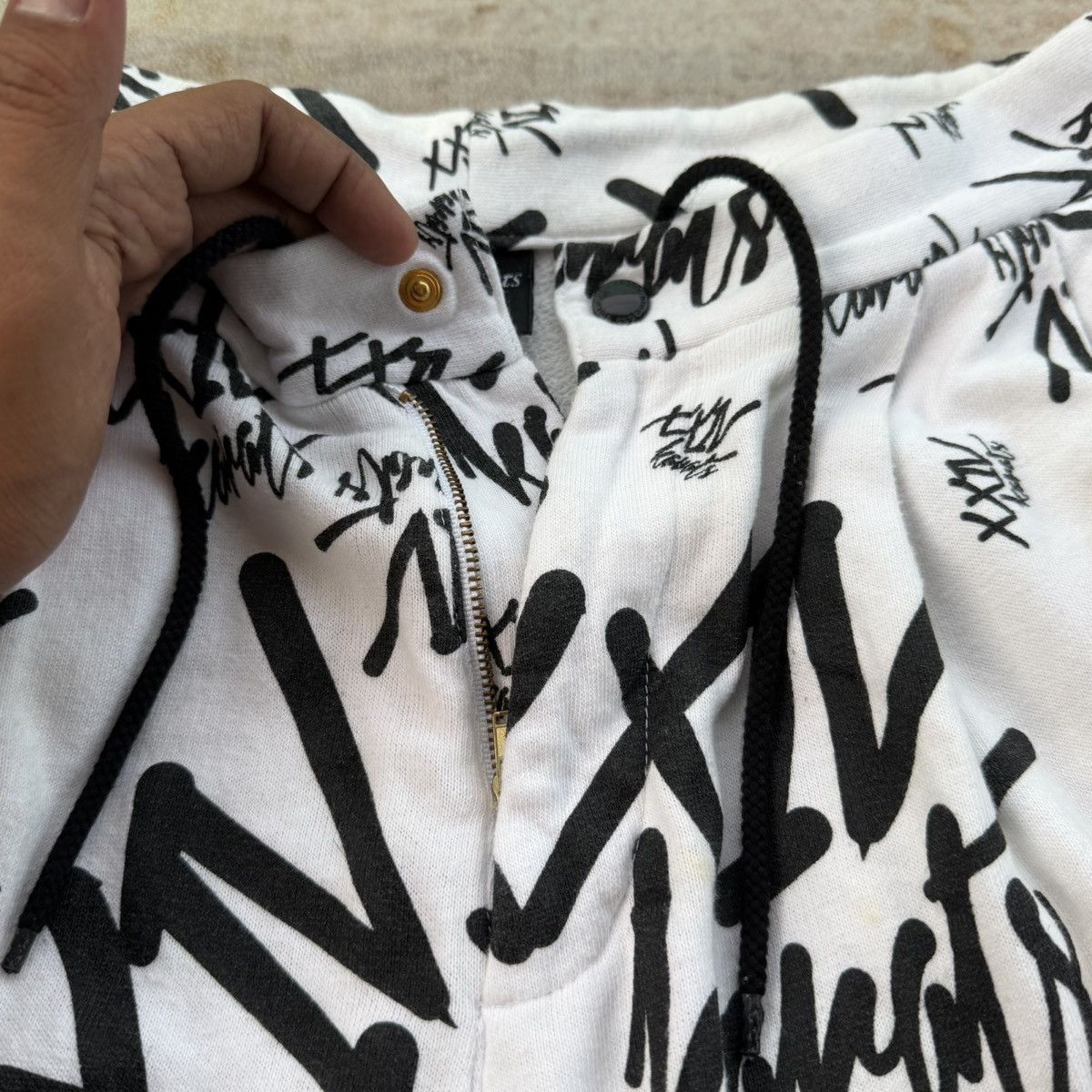 Japanese Brand 24 Karats Hoodie Set White Tribal Streetwear Shorts Set Size US L / EU 52-54 / 3 - 15 Thumbnail