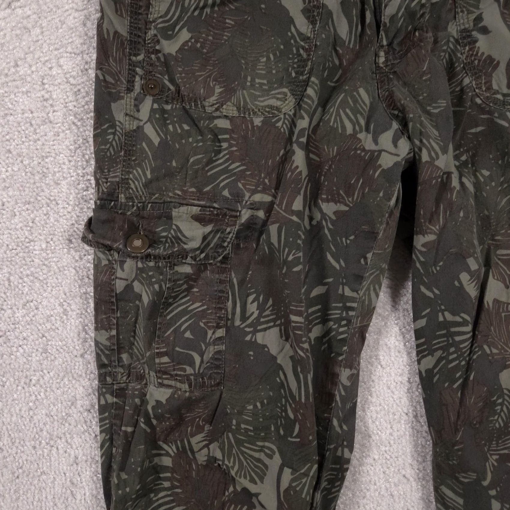 Vintage No Boundaries Cargo Capri Pants Womens 11 Darkest Olive Camo Drawstring Stretch Capris Size 32" / US 10 / IT 46 - 4 Thumbnail