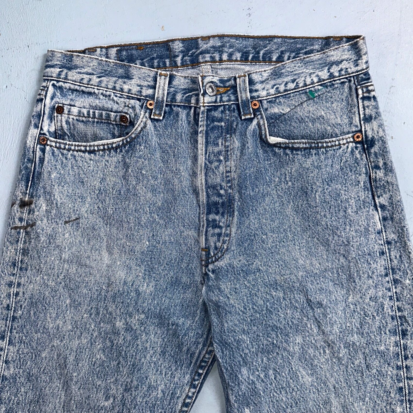 Levi's VINTAGE Levi's 501 Jeans 90s USA Straight Leg Blue Light Wash 32x30 Men Regular Denim Cotton Size US 32 / EU 48 - 2 Thumbnail