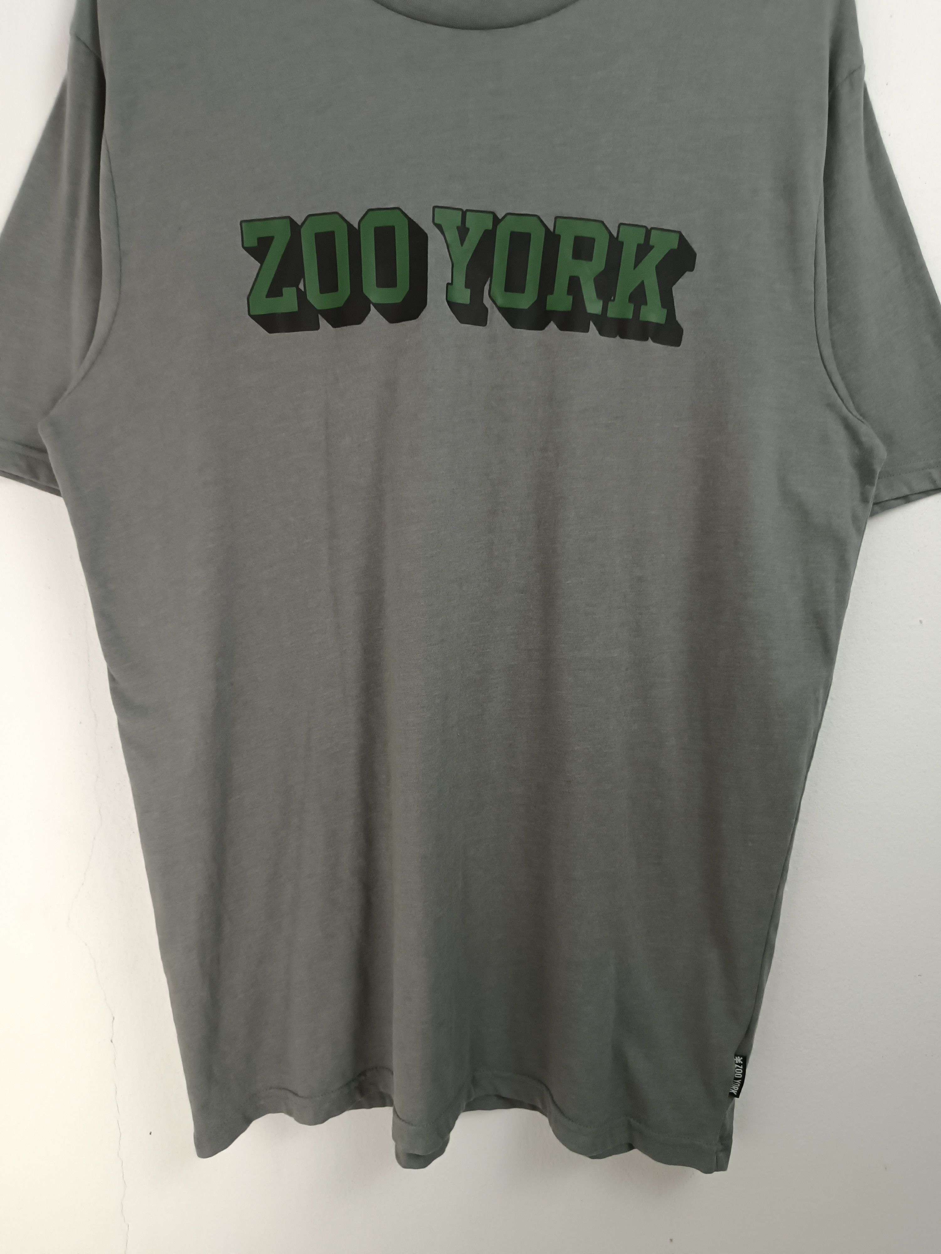 Vintage VINTAGE ZOO YORK SPELLOUT LOGO SKATE BMX PUNK GRUNGE TEE Size US L / EU 52-54 / 3 - 7 Thumbnail