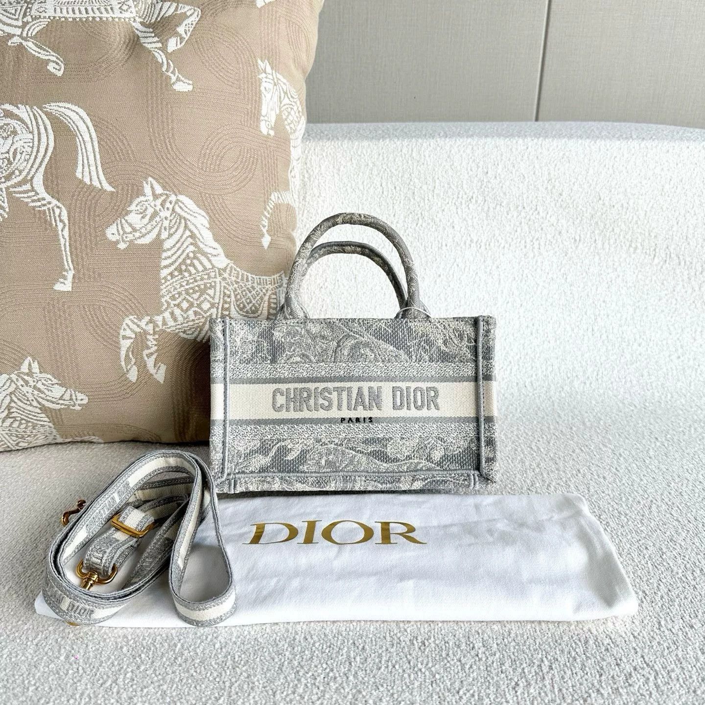 Dior Pre-loved Bag Very good condition Size ONE SIZE - 1 Thumbnail
