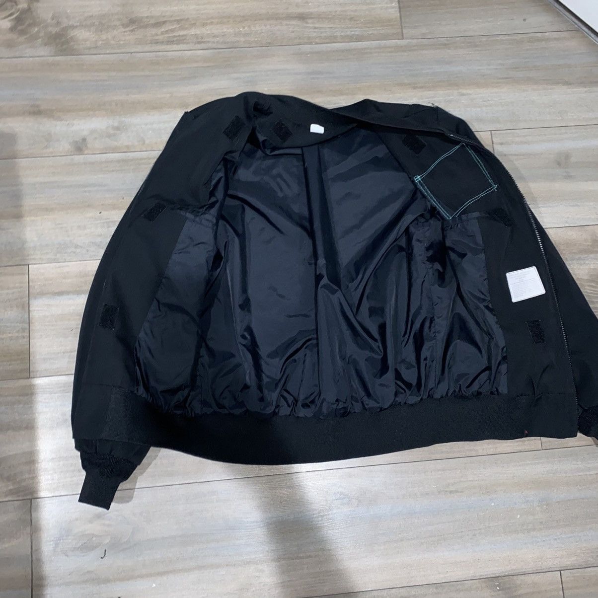 GU OFFTHESHITS “Bruirria” BOMBER Size US M / EU 48-50 / 2 - 3 Thumbnail
