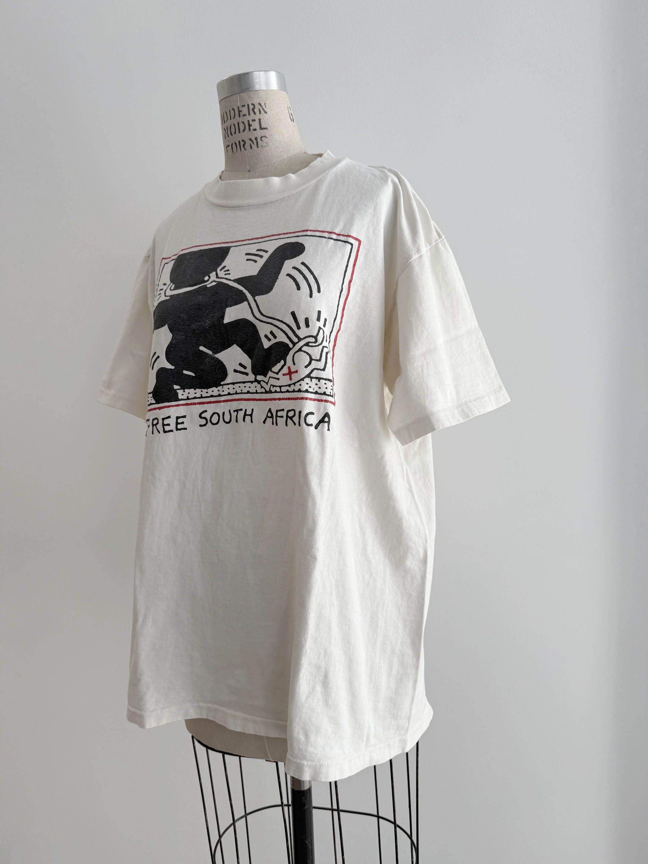 Vintage 90s Vintage Keith haring Free S. Africa T-shirt Size US XL / EU 56 / 4 - 2 Thumbnail