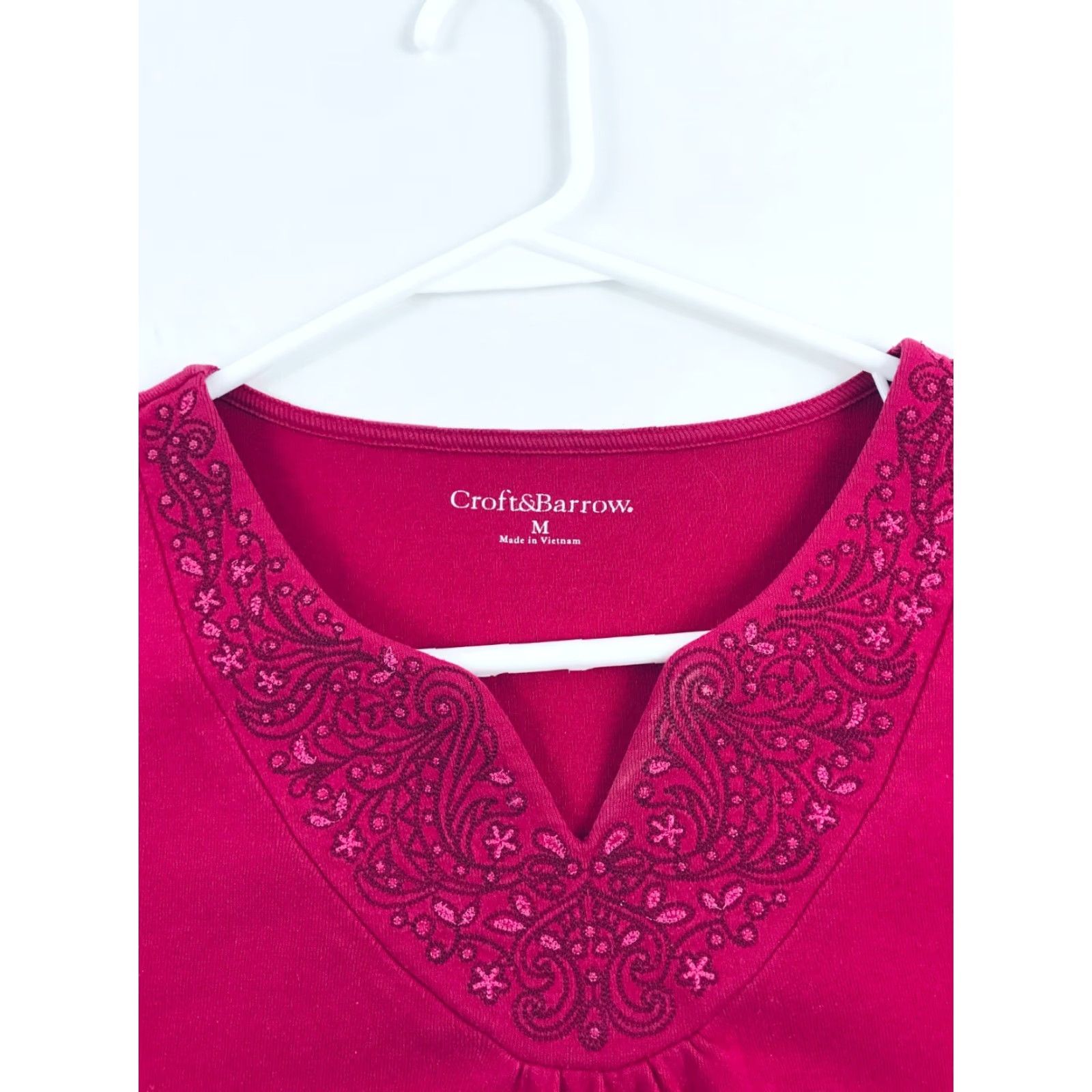 Croft & Barrow Croft & Barrow T-Shirt Women's M Ruby Red Pleated V-Neck Floral Embroidery Size M / US 6-8 / IT 42-44 - 3 Thumbnail