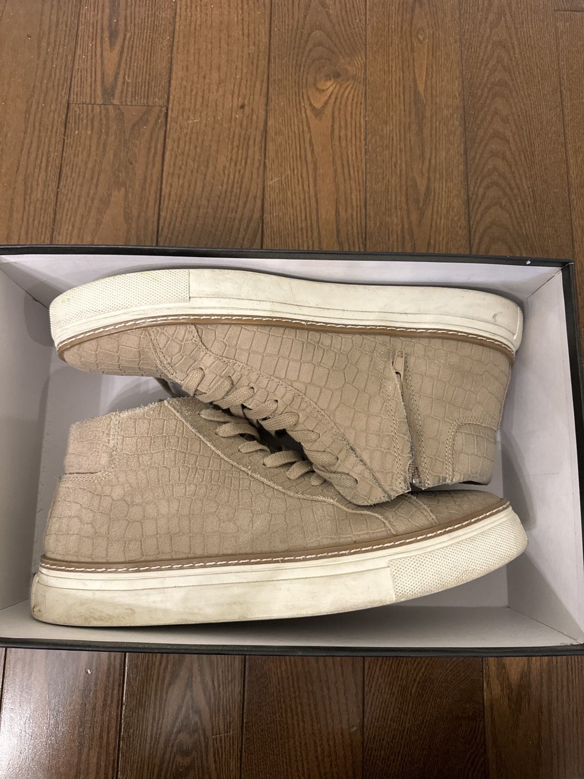Saks Fifth Avenue Saks Fifth Ave suede hi tops Size US 9.5 / EU 42-43 - 1 Thumbnail