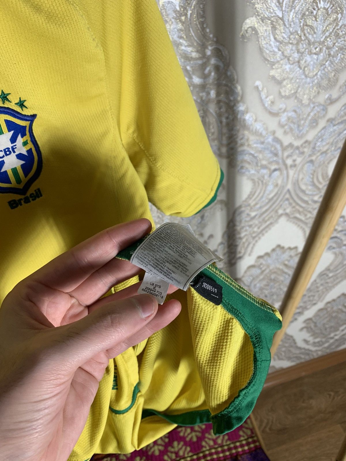 Nike VINTAGE NIKE BRAZIL RETRO SOCCER JERSEY NEYMAR VINI Y2K 90s Size US S / EU 44-46 / 1 - 5 Thumbnail