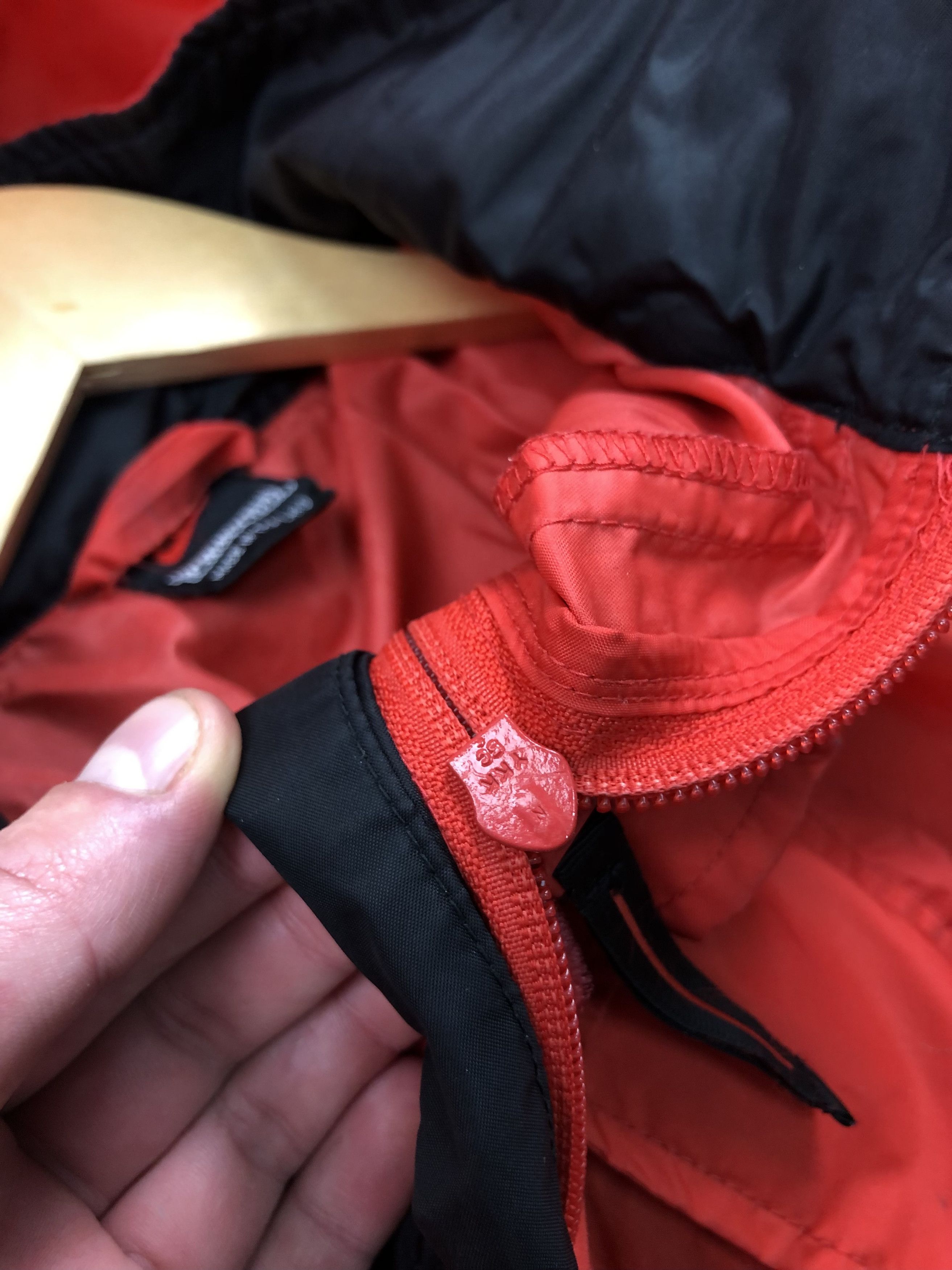 Nike NIKE Vintage 1990s Nylon Hype Jacket Big Logo Red Black Size US M / EU 48-50 / 2 - 13 Thumbnail