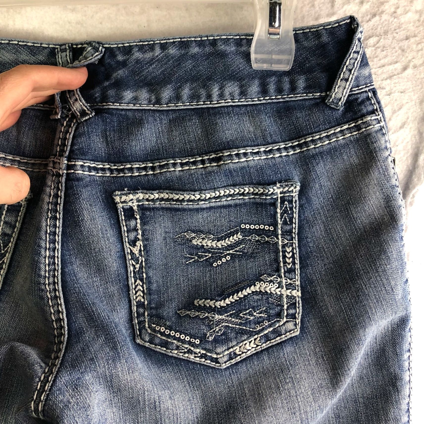 Vintage Maurices Jeans Womens 5/6 Mid Rise Crop Medium Wash Blue Denim Distressed No Regular Fit Cotton Size 28" / US 6 / IT 42 - 6 Thumbnail