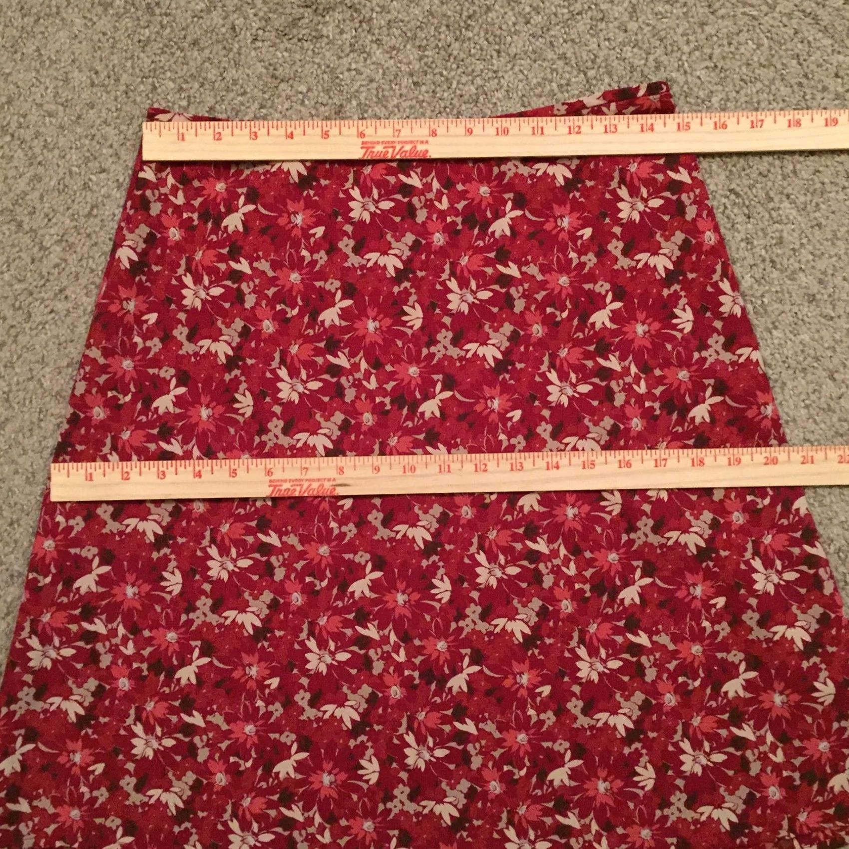 Old Navy Old Navy Skirt Size 6 Red Floral Knee Length Lightweight Unlined Size 28" / US 6 / IT 42 - 3 Thumbnail