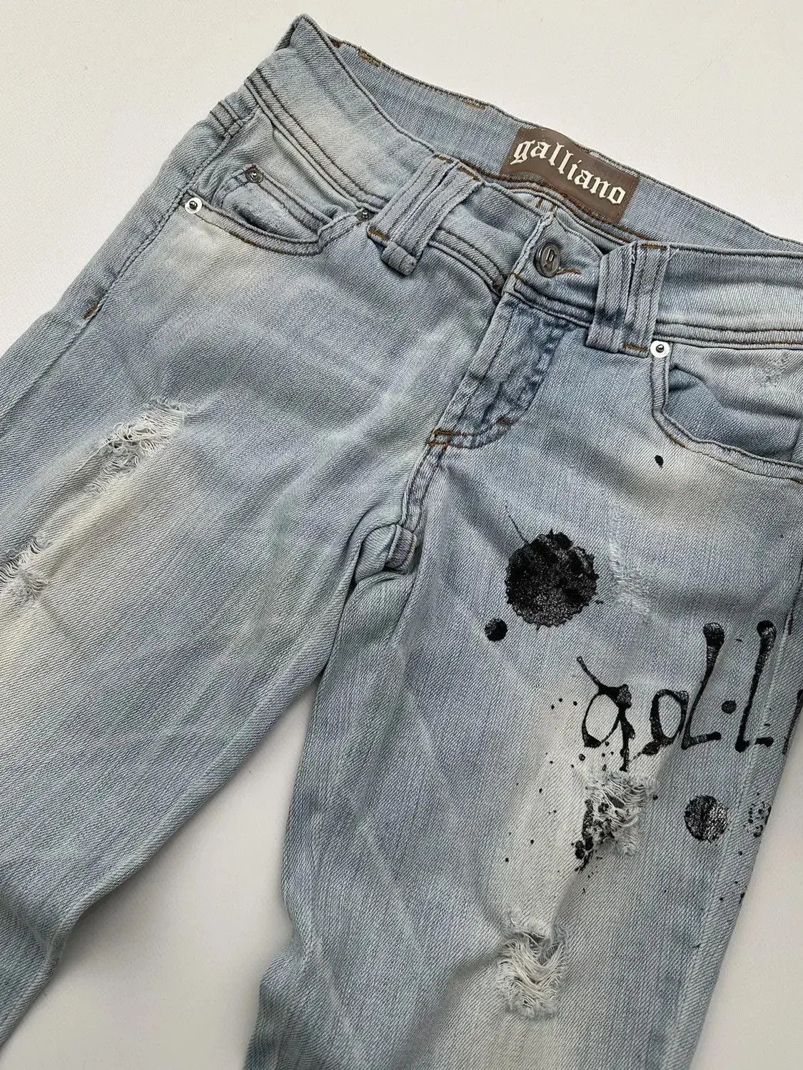 John Galliano Galliano Printed Faded Jeans (249) Size 26" / US 2 / IT 38 - 4 Thumbnail