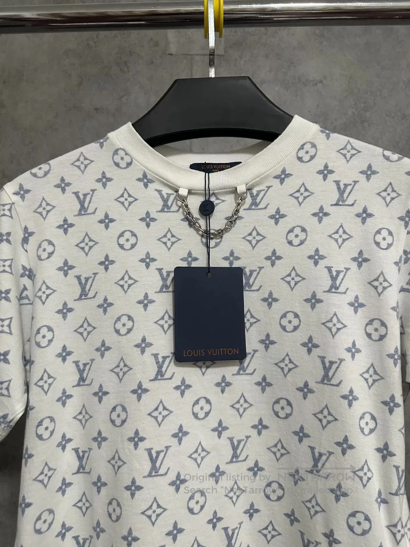 Louis Vuitton Louis Vuitton Monogram Short-Sleeve T-Shirt. Size XS / US 0-2 / IT 36-38 - 2 Thumbnail