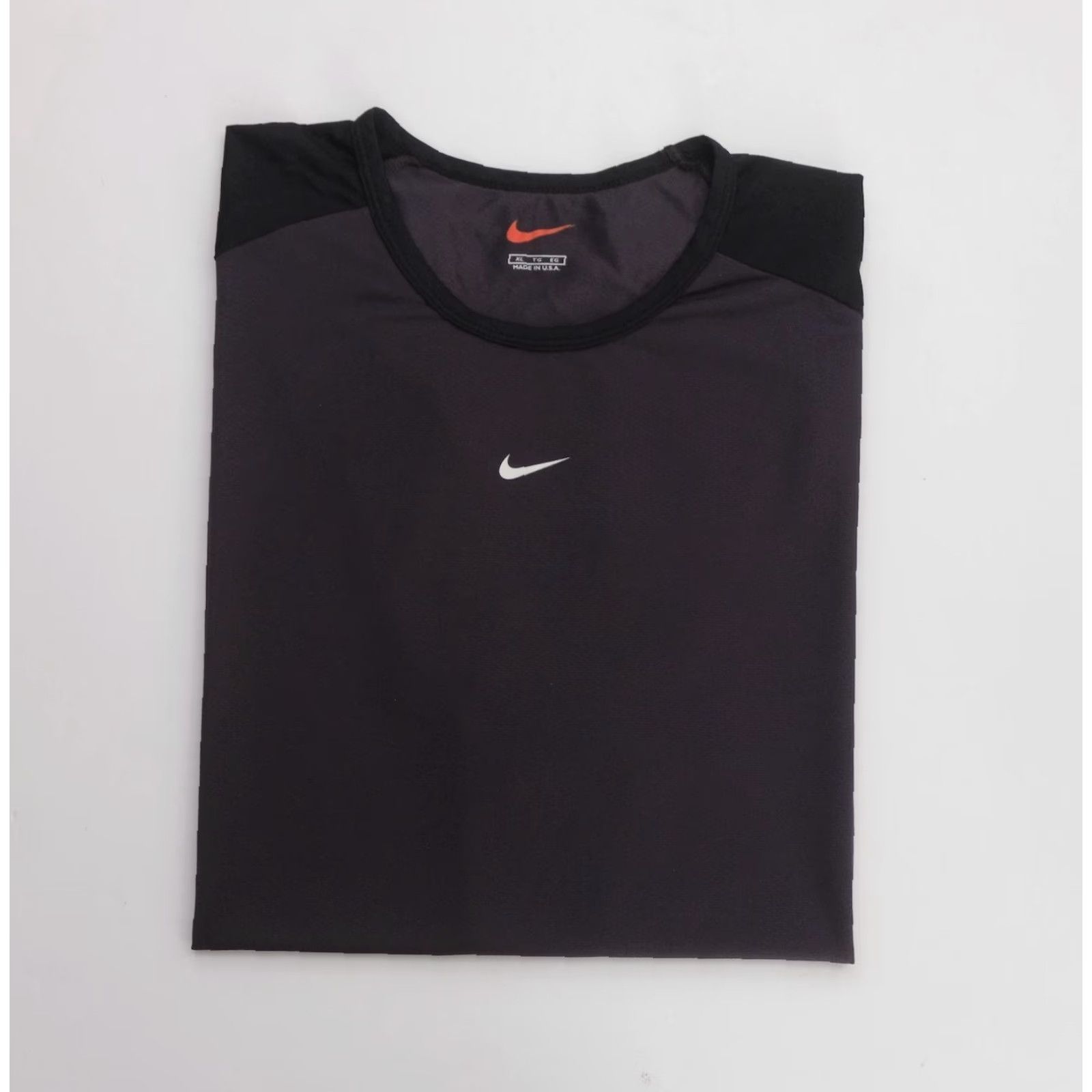 Nike VINTAGE Nike T-Shirt 90s Retro USA Made Center Swoosh Active Black XL Mens Size XL 1999 Size US XL / EU 56 / 4 - 5 Thumbnail