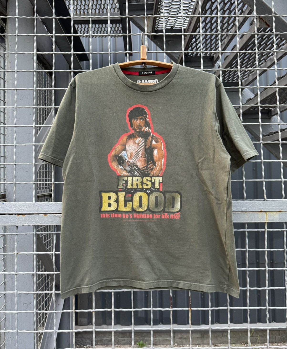Vintage Vintage Rambo Firts Blood Khaki Movie shirt Size US L / EU 52-54 / 3 - 1 Thumbnail