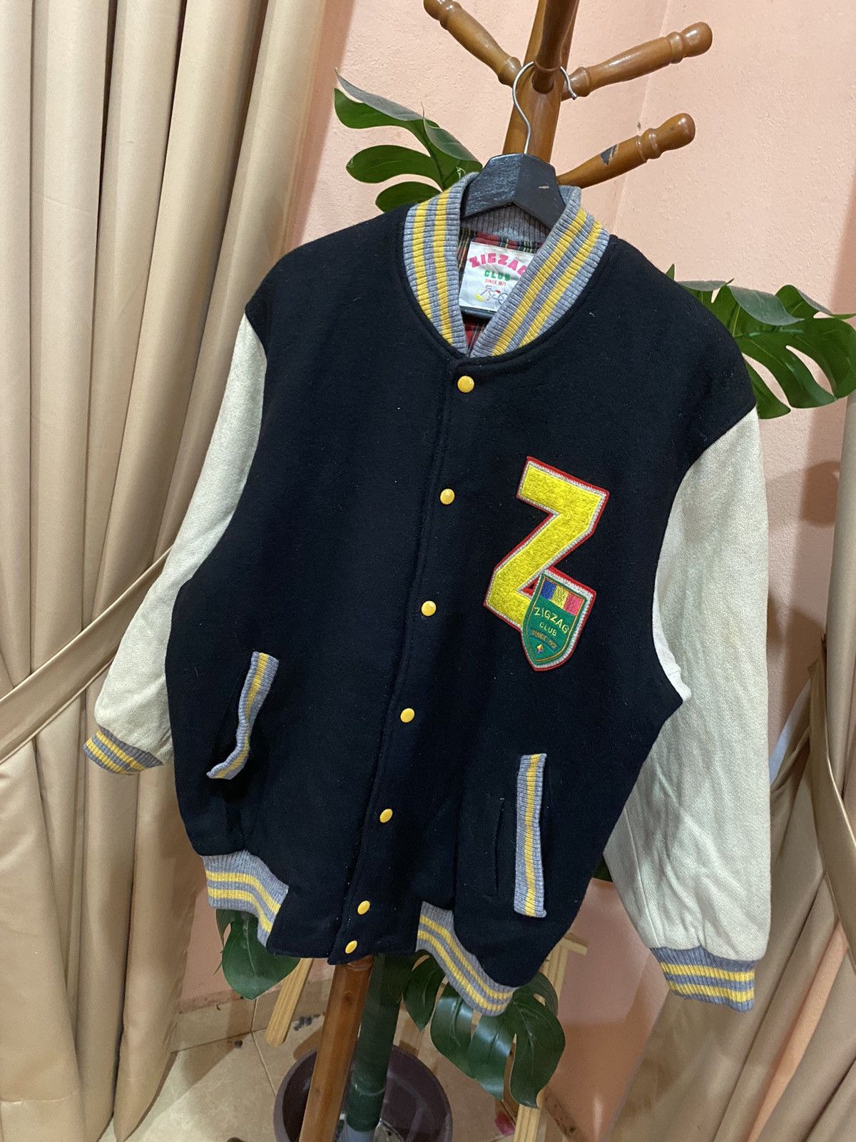 Japanese Brand Vintage Zigzag Club Varsity Jacket Retro Letterman Jacket Size US L / EU 52-54 / 3 - 2 Thumbnail