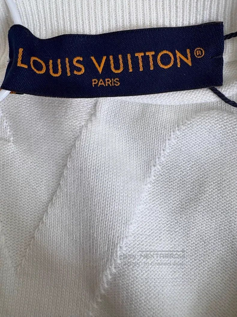 Louis Vuitton Louis Vuitton 26 new holiday collection monogram embossed Size US S / EU 44-46 / 1 - 3 Thumbnail