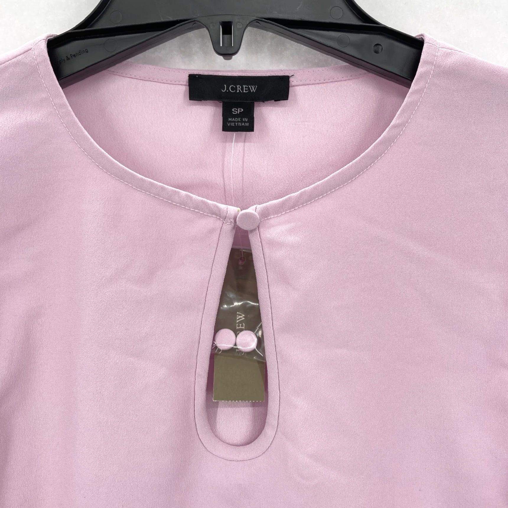 J.Crew J.Crew Puff Sleeve Satin Back Crepe Top Women's SP Petite Pink Keyhole Neckline Shirt Size S / US 4 / IT 40 - 4 Thumbnail