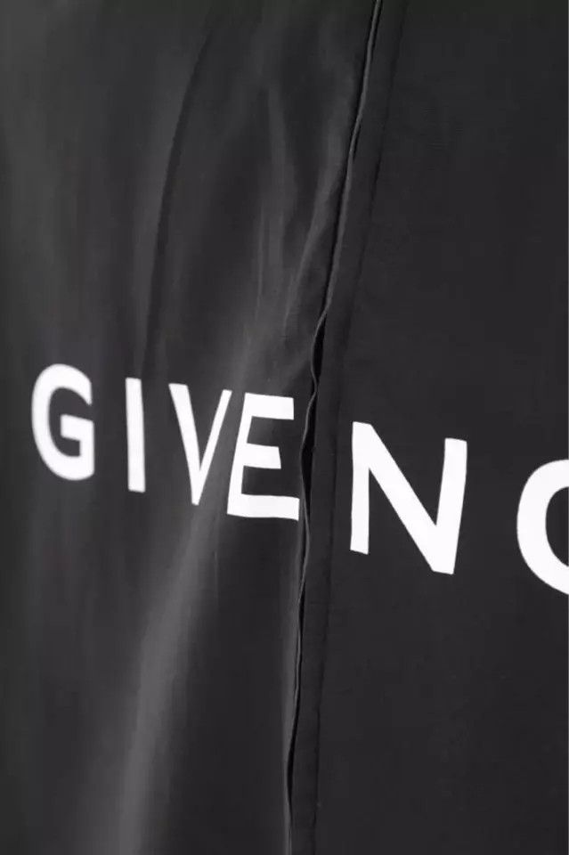 Givenchy o1w1db10325 Boxy Fit Ls Zip Print Shirt in Black Size US XXL / EU 58 / 5 - 3 Thumbnail