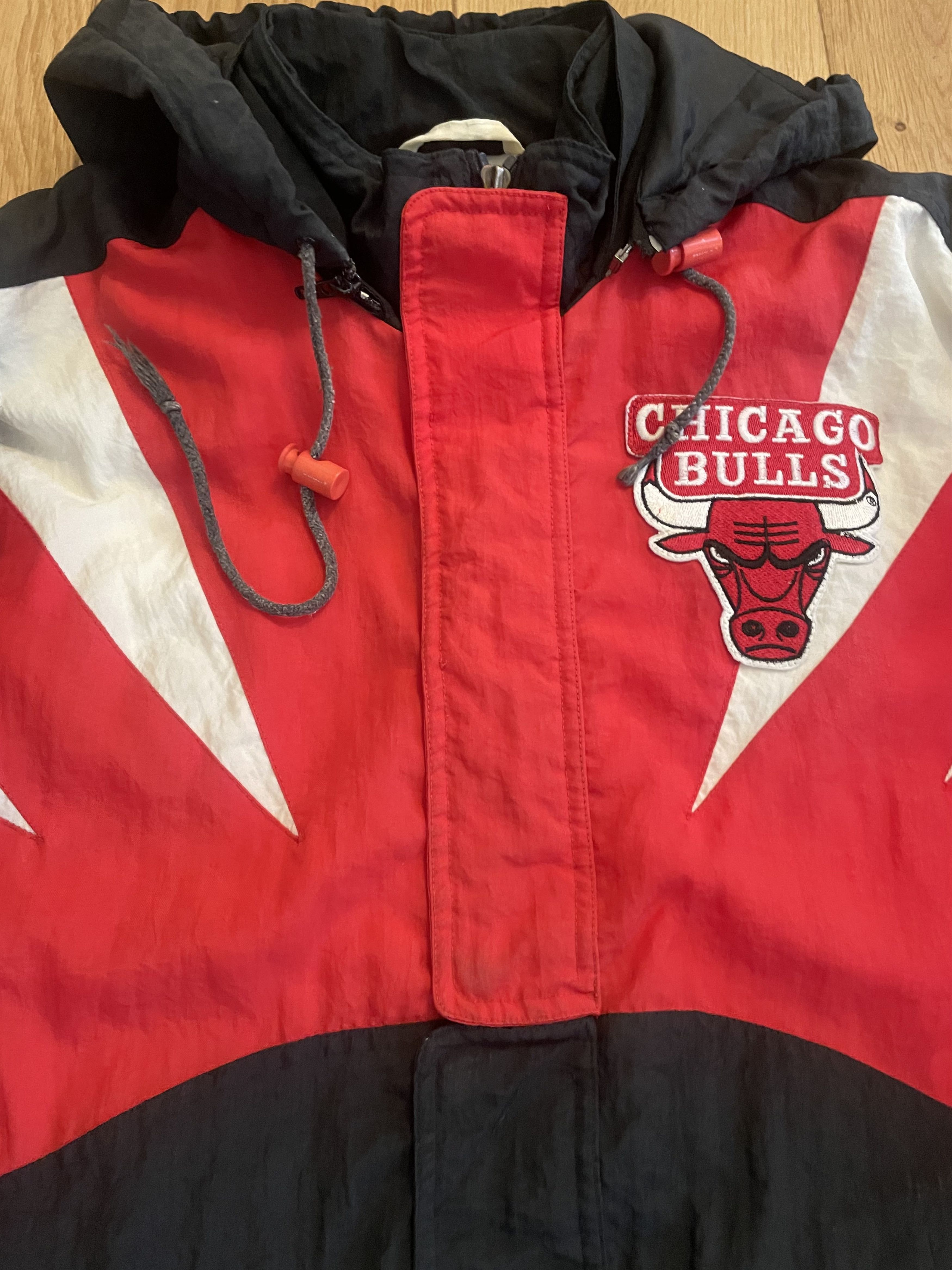 Apex Vintage Chicago Bulls Jacket Red Black 90s NBA Streetwear Size US S / EU 44-46 / 1 - 2 Thumbnail