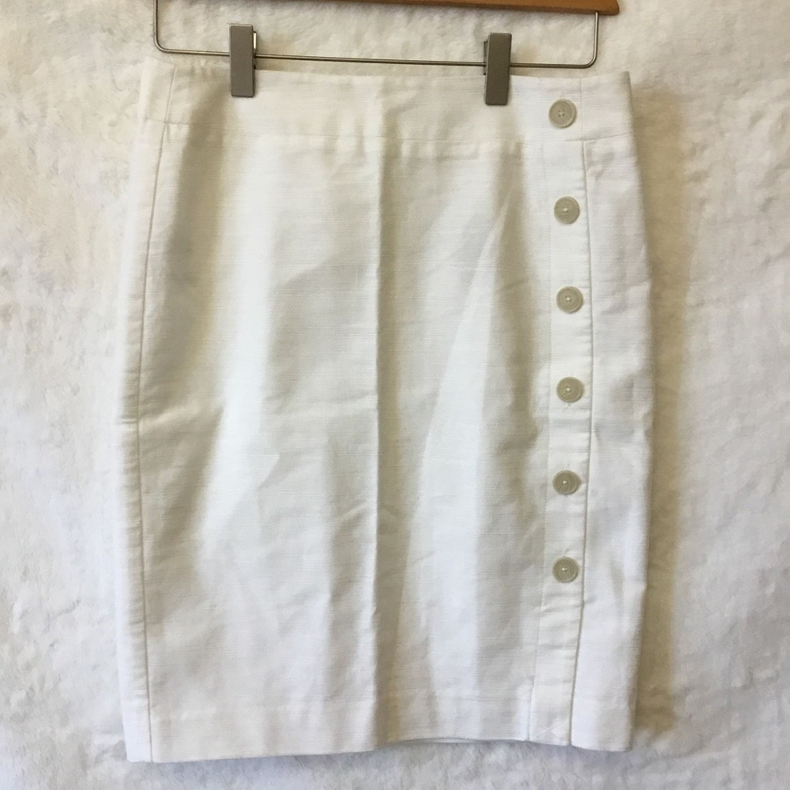 Loft Loft White Button Detail Pencil Skirt Size 27" / US 4 / IT 40 - 1 Thumbnail