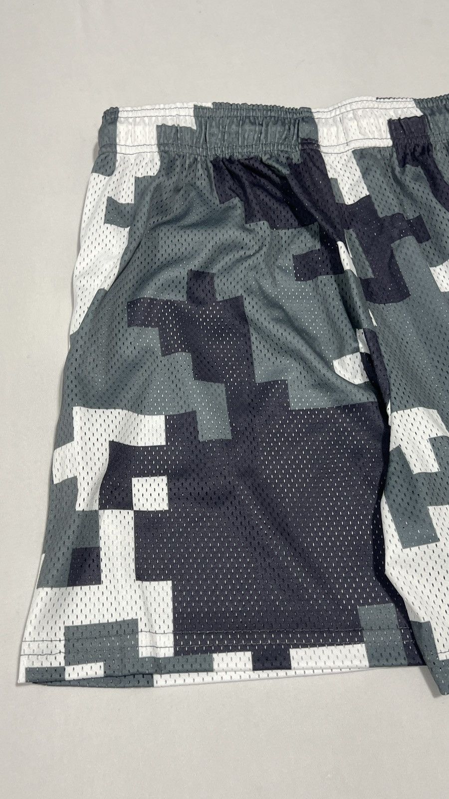 Eric Emanuel Eric Emanuel Digi Camo Mesh Shorts Size US 36 / EU 52 - 11 Thumbnail