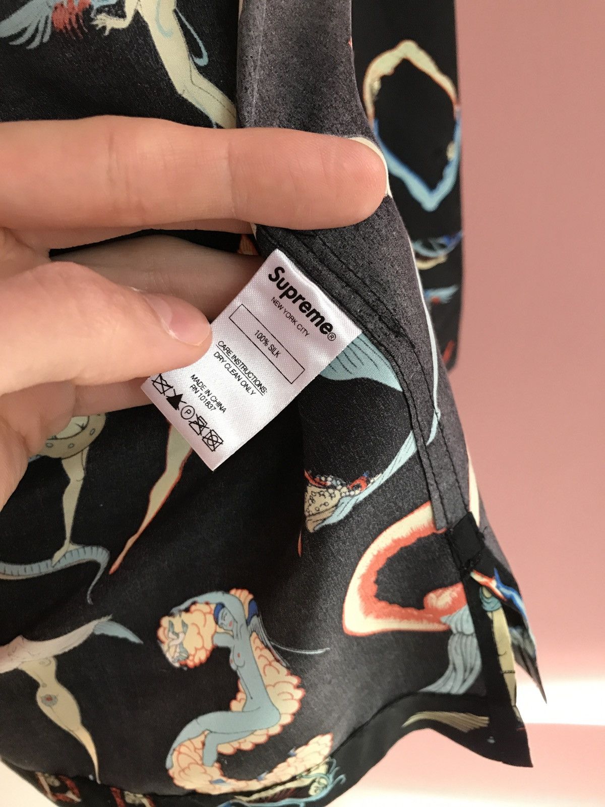 Supreme SS18 Supreme x Erté Art Déco Alphabet Silk Camp Collar Shirt Size US L / EU 52-54 / 3 - 9 Thumbnail