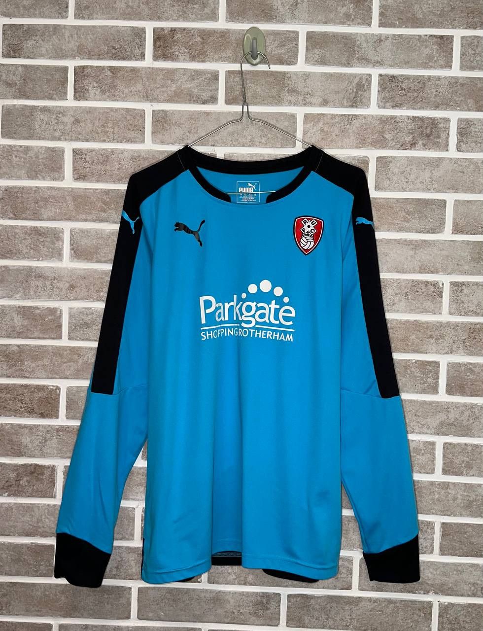 Puma Rotherham United FC Puma Soccer Jersey long sleeve Size US M / EU 48-50 / 2 - 1 Thumbnail