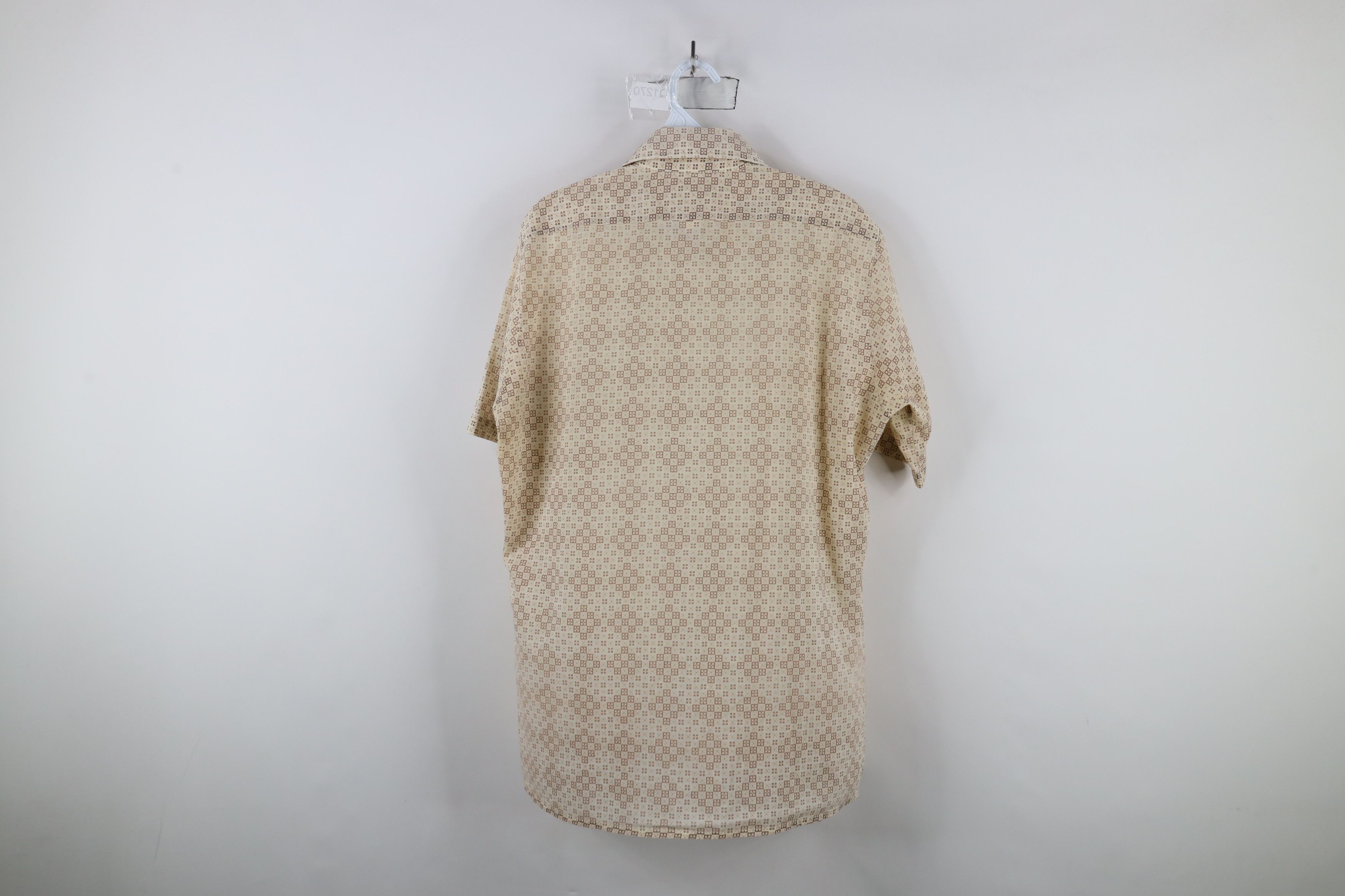 Vintage Vintage 60s 70s Streetwear Geometric Collared Button Shirt Size US L / EU 52-54 / 3 - 9 Thumbnail