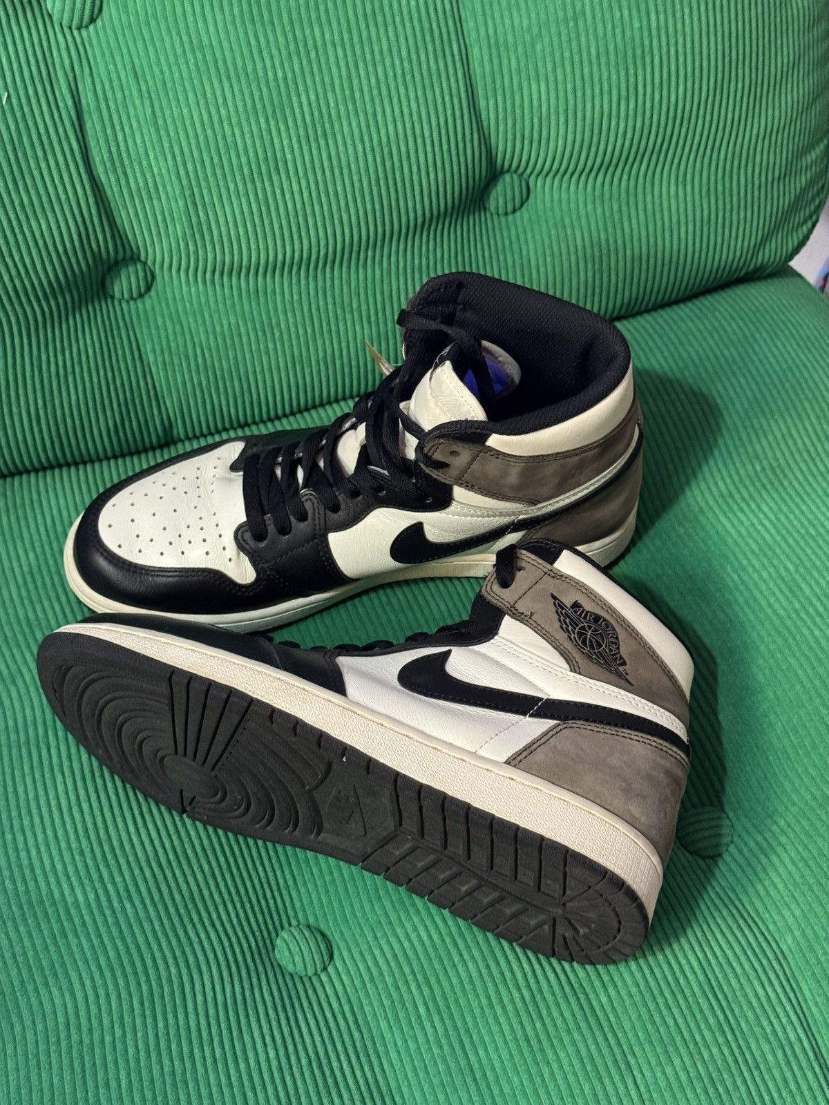 Nike 📍Rare📍Nike Air Jordan 1 High "Mocha" Shoes Size US 9.5 / EU 42-43 - 1 Thumbnail