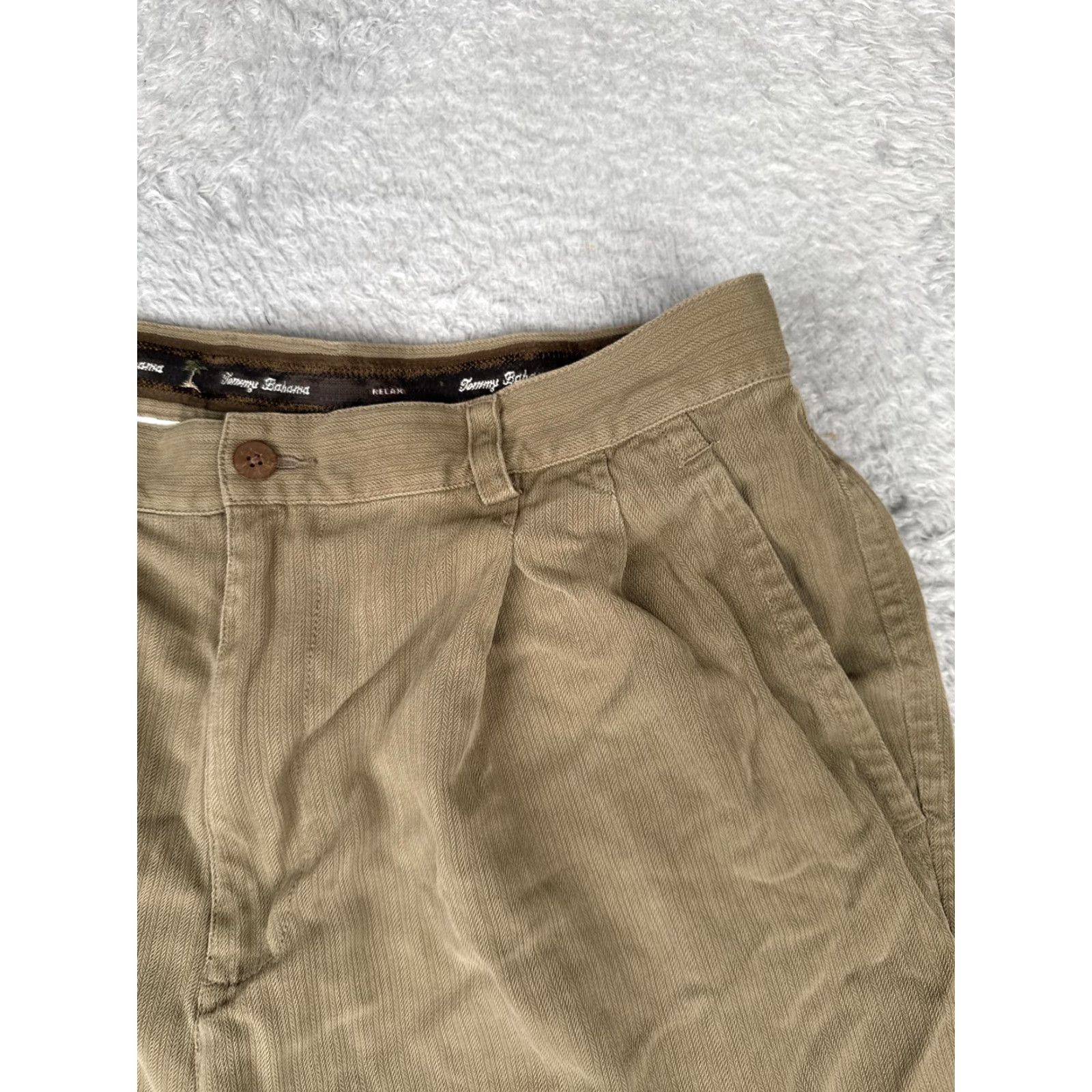Tommy Bahama VINTAGE Tommy Bahama Chino Shorts Mens 34 Khaki Silk 100% Relaxed Pleated Herringbone Golf/Beach Casual Mens Regular 34 Khaki Silk Chino Shorts Mens Size US 34 / EU 50 - 5 Thumbnail