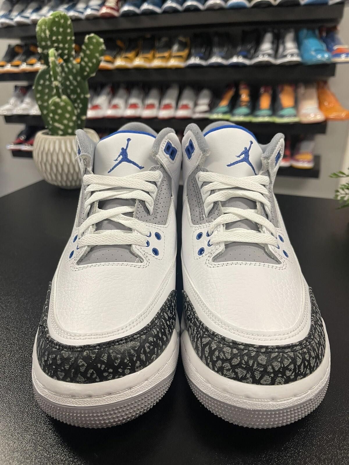 Jordan Brand Size 7 - Air Jordan 3 Retro Racer Blue (GS) Basketball Size US 7 / EU 40 - 2 Thumbnail