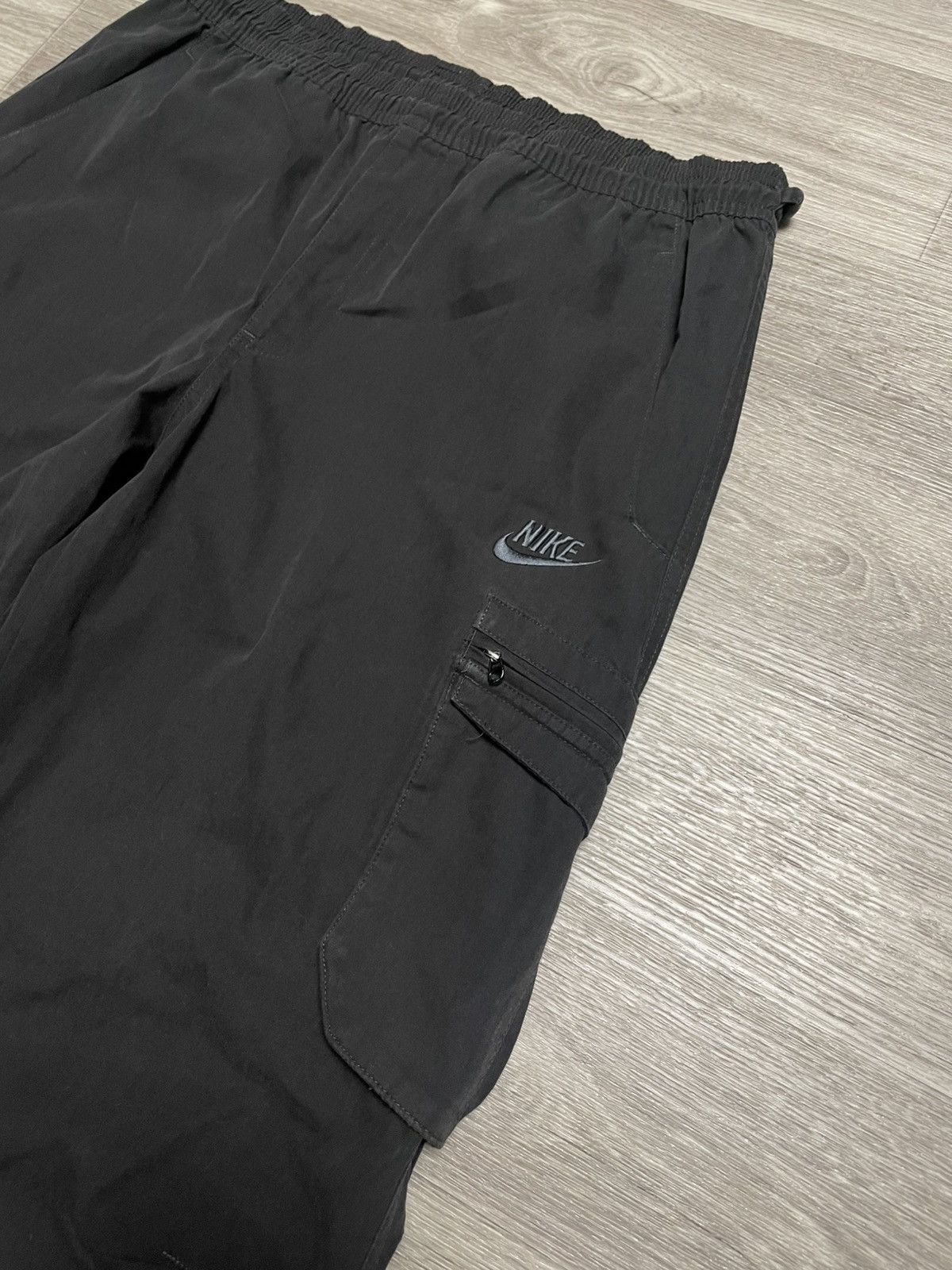 Nike Vintage Nike Black Cargo Parachute Pants Y2K Streetwear Size US 32 / EU 48 - 10 Thumbnail