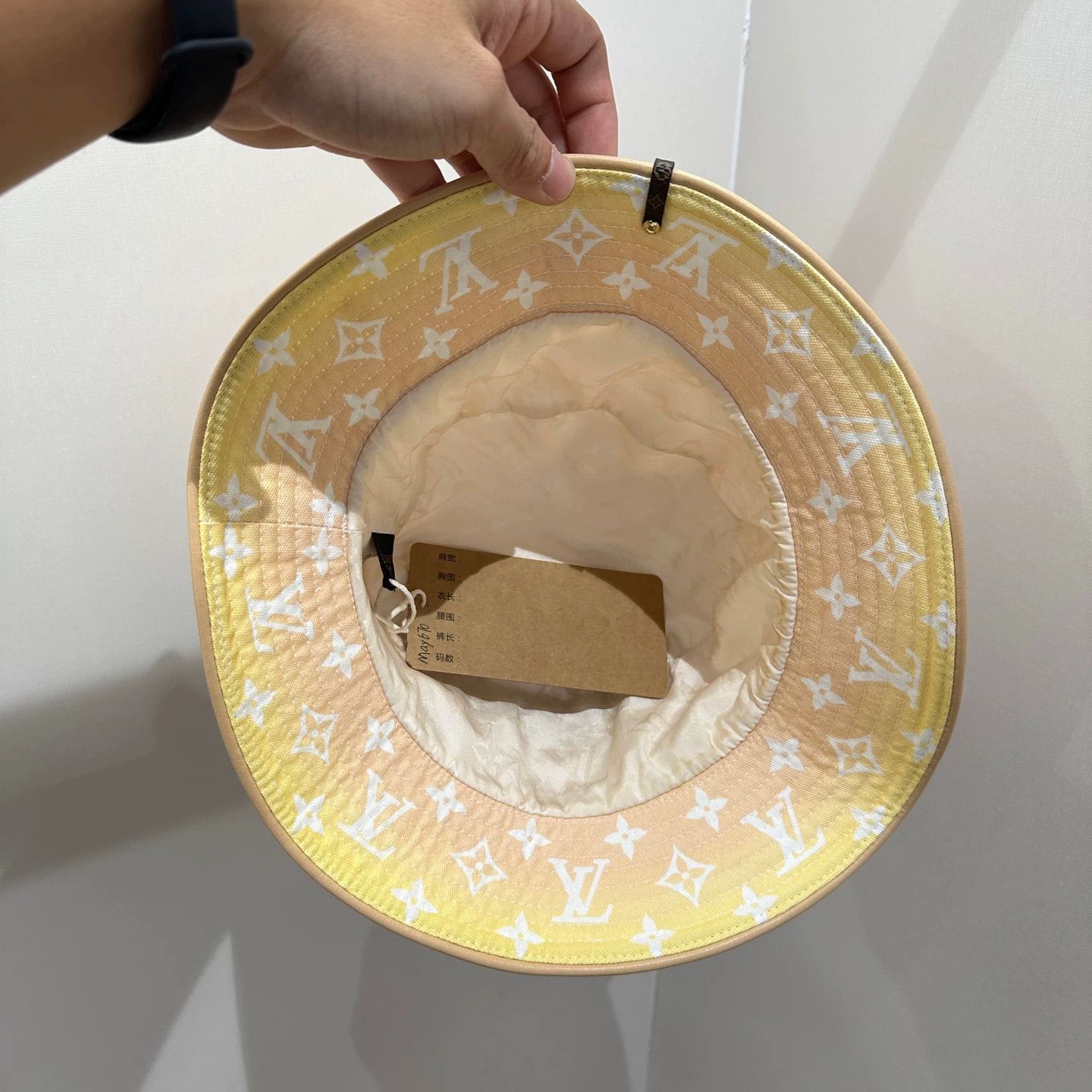 Louis Vuitton LV Gradient Full Print Logo Bucket Hat may670 Size ONE SIZE - 3 Thumbnail
