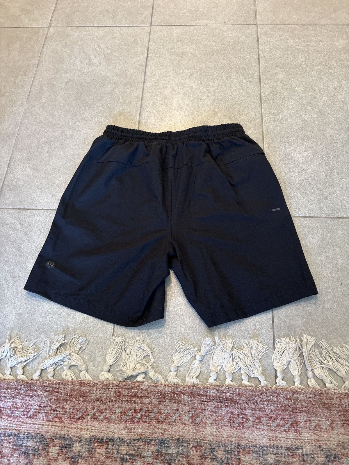 Lululemon Lululemon Shorts Black 5" Inseam Size US 30 / EU 46 - 1 Thumbnail