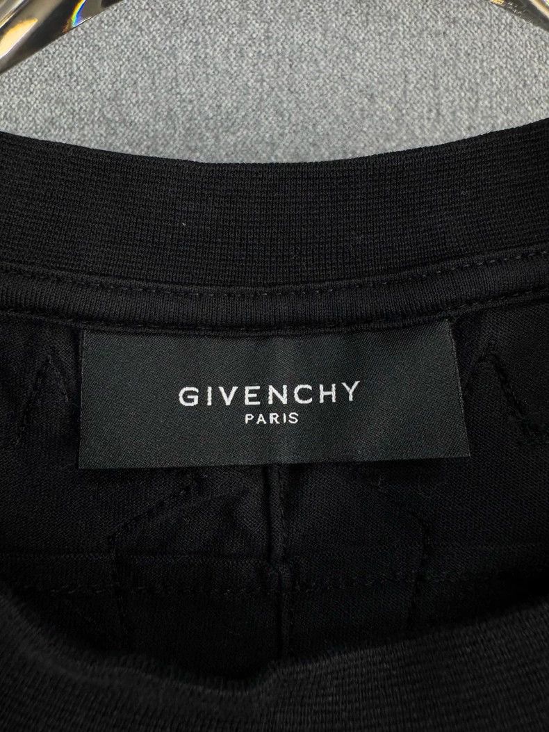 Givenchy Givenchy Short-sleeved T-shirt with five-pointed star at t Size US XS / EU 42 / 0 - 3 Thumbnail