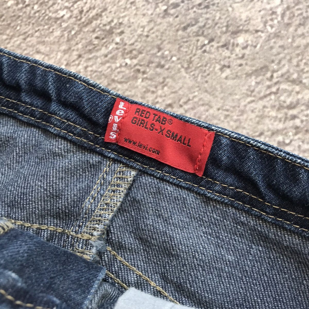 Vintage Vintage Levis Y2K Midi Skirt Thrashed Dark Wash Punk Boxy 27 Size 27" / US 4 / IT 40 - 5 Thumbnail