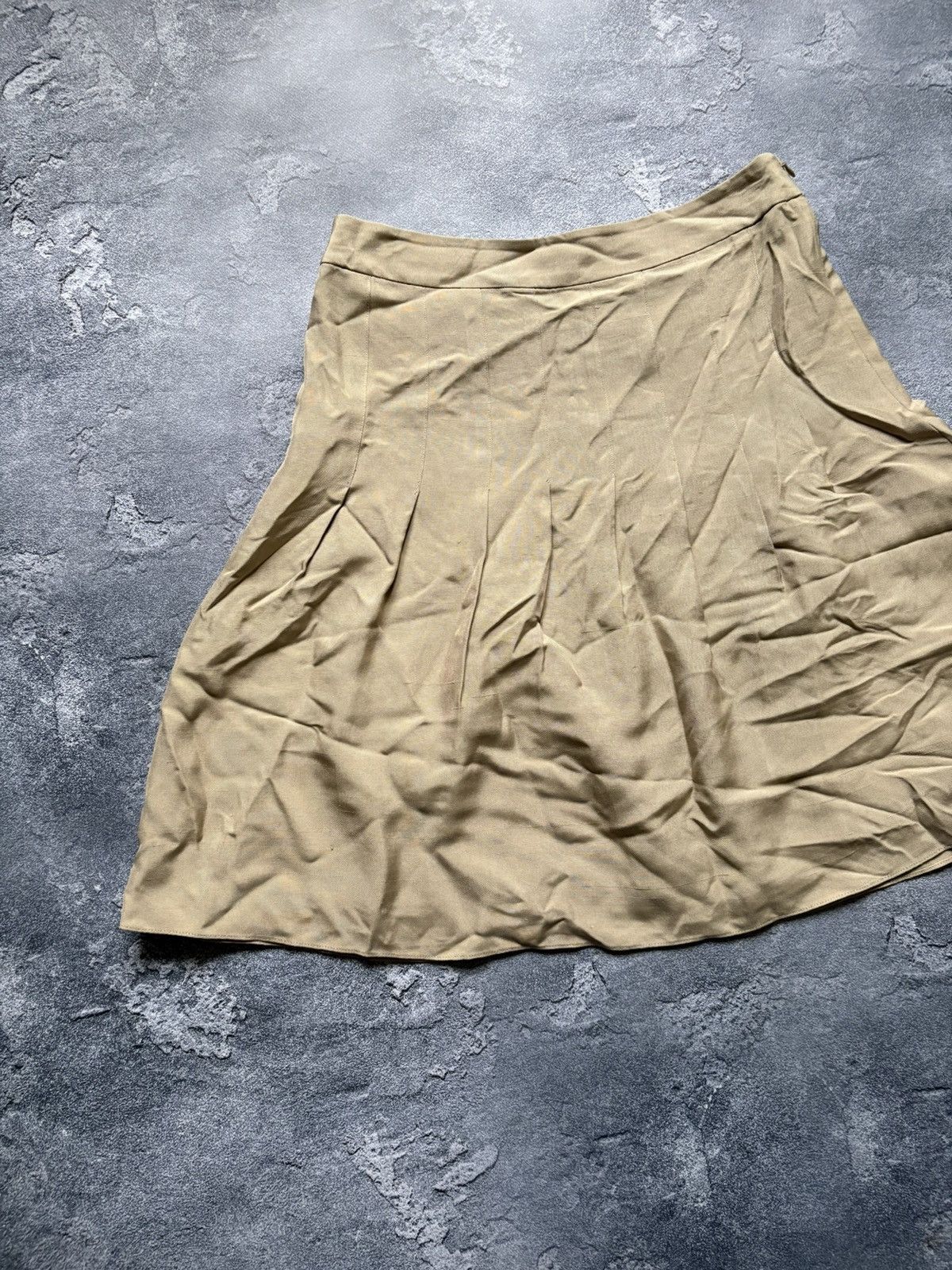 Ralph Lauren Purple Label Ralph Lauren Purple Label Luxury Beige Silk Skirt Size 4 Size 25" / US 0 / IT 36 - 3 Thumbnail