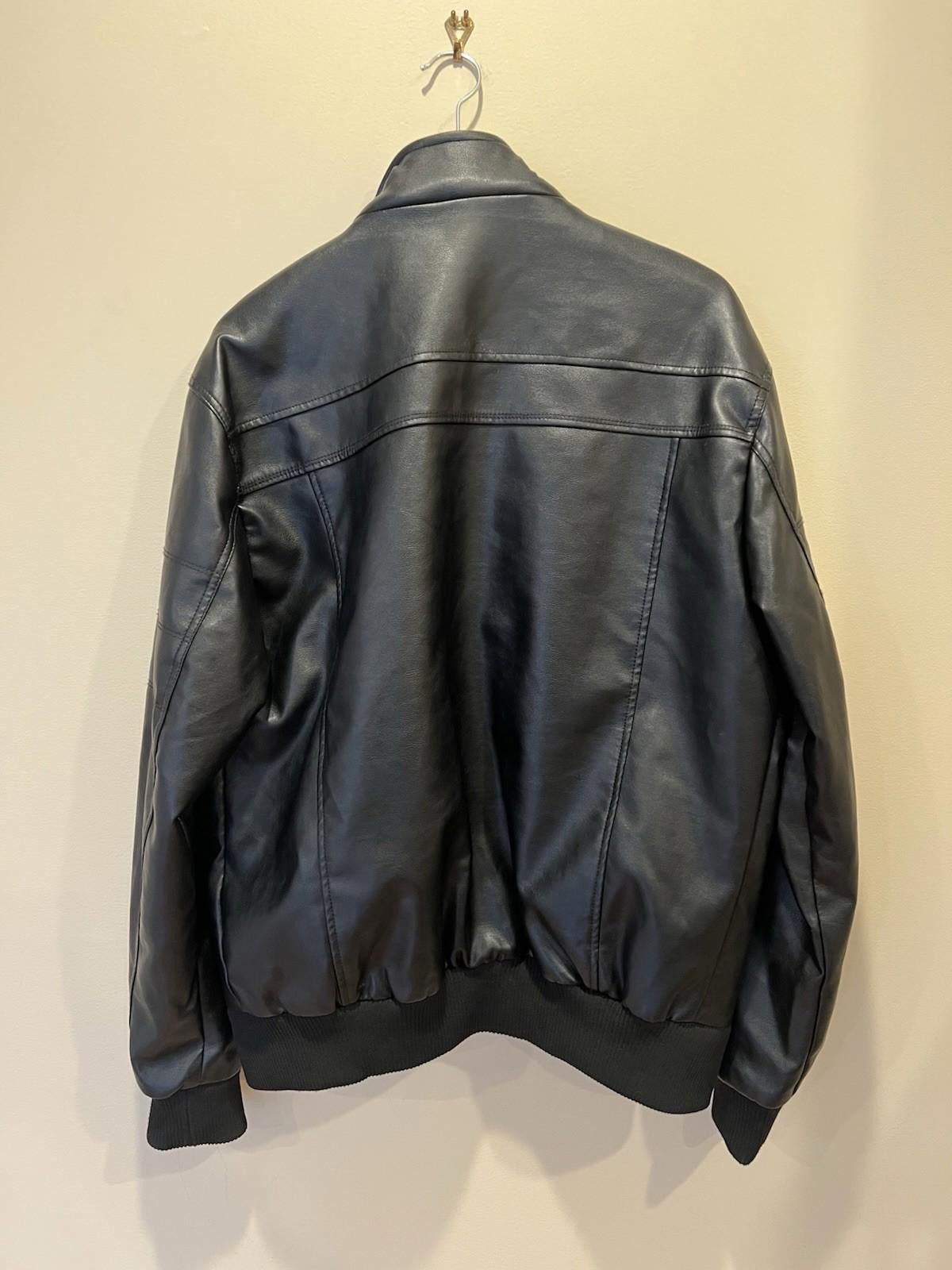 The Unbranded Brand Black Faux Leather Moto Jacket with Zip Pockets Large Mens Size US L / EU 52-54 / 3 - 2 Thumbnail