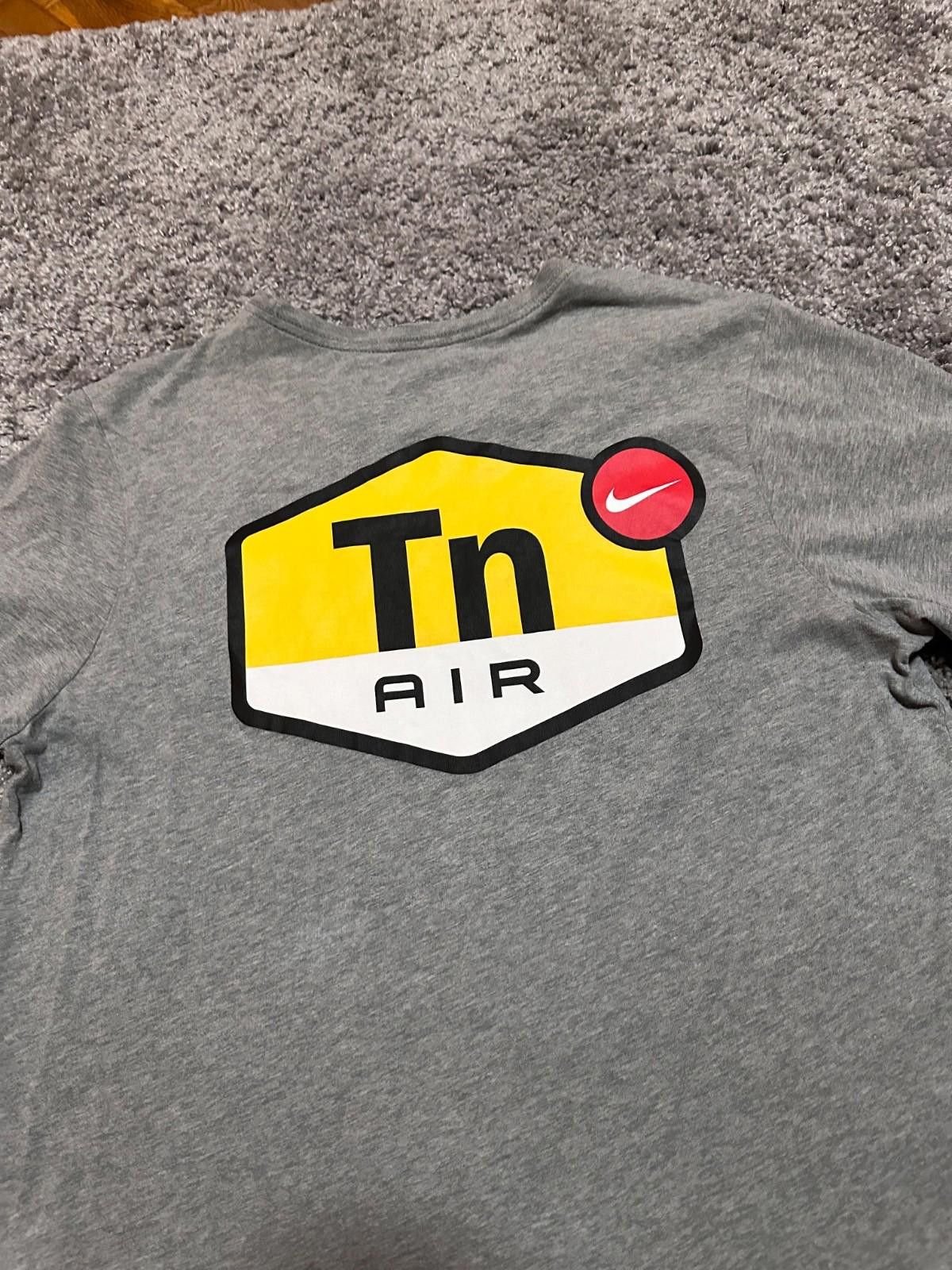 Nike Nike Tn+ Gray T-Shirt Big Logo Sz M Size US M / EU 48-50 / 2 - 9 Thumbnail