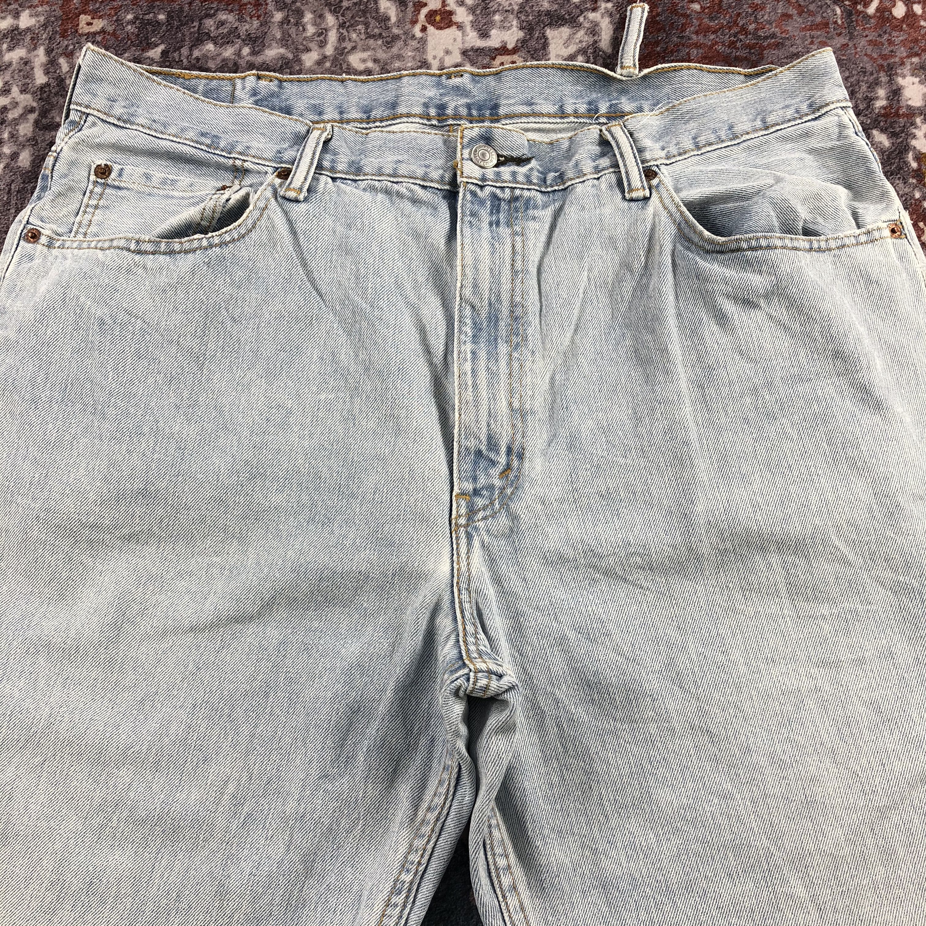 Vintage Light Wash Levis Jeans-JM2526