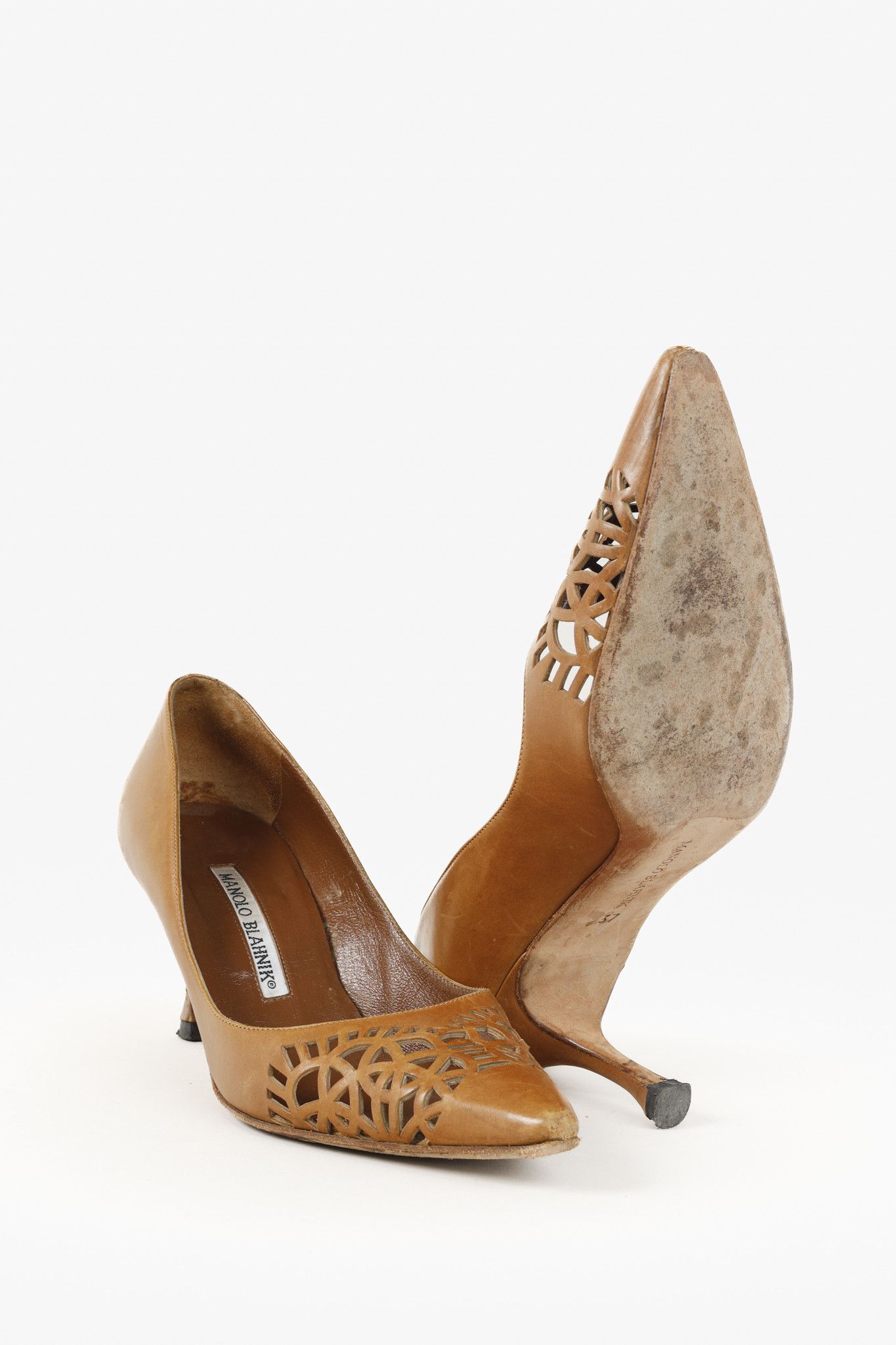 Manolo Blahnik Manolo Blahnik Tan Cut-out Leather Pumps Size US 7 / IT 37 - 4 Thumbnail