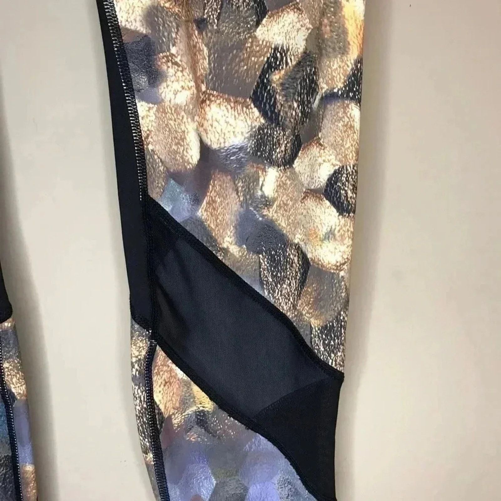 Athleta Athleta Asym Mesh Sonar Tight Leggings Black Gold Silver Size 26" / US 2 / IT 38 - 11 Thumbnail