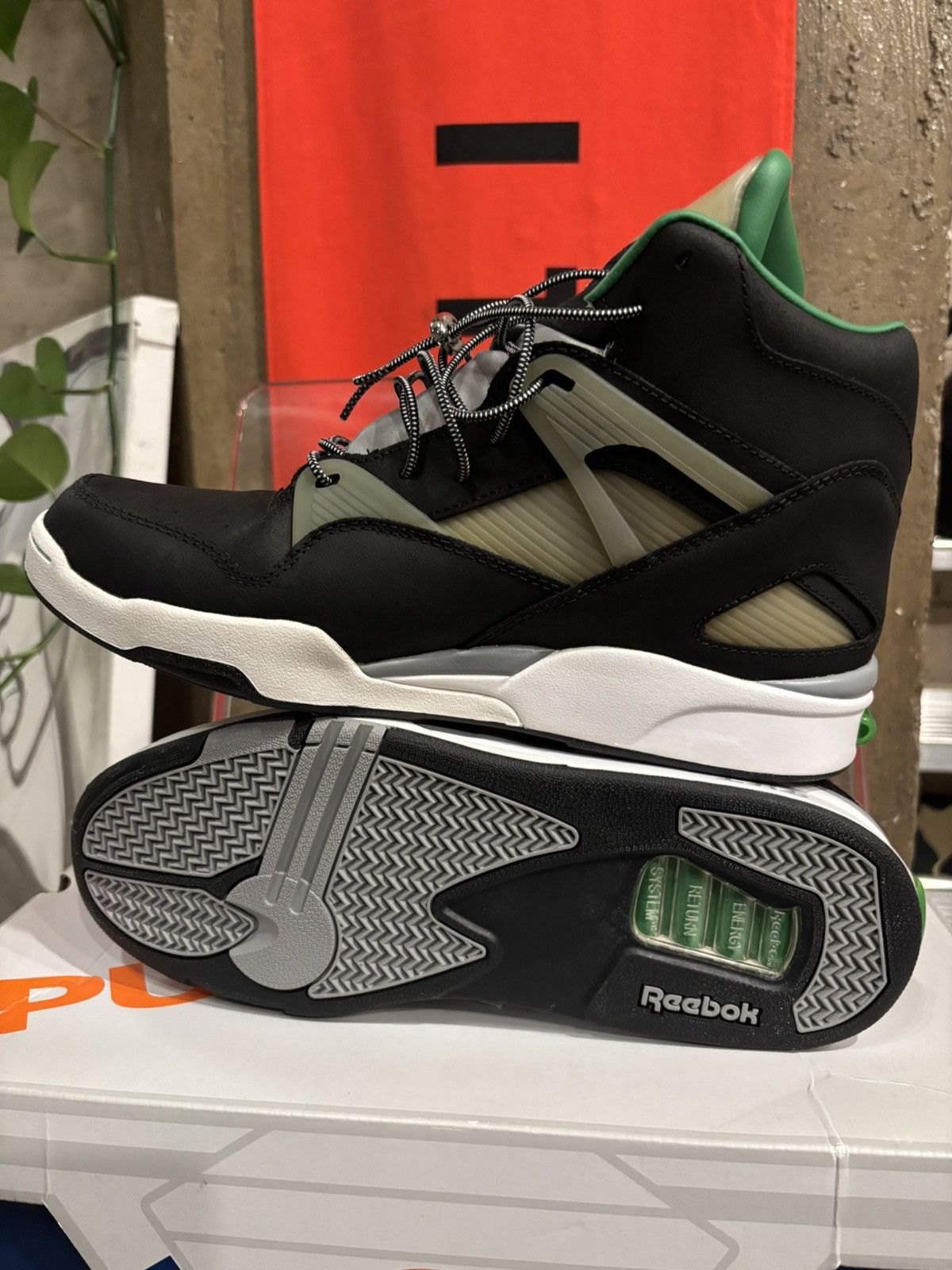 Reebok REEBOK PUMP OMNI ZONE LT SOLEBOX Size US 10 / EU 43 - 10 Thumbnail