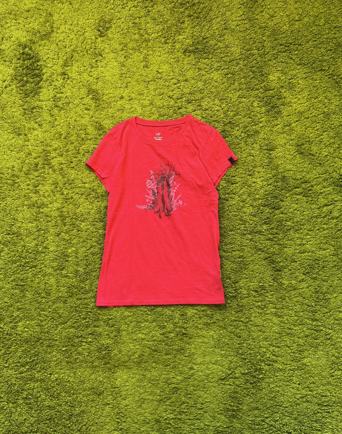 Arc'teryx Arcteryx graphic pink t-shirt Size S / US 4 / IT 40 - 1 Thumbnail