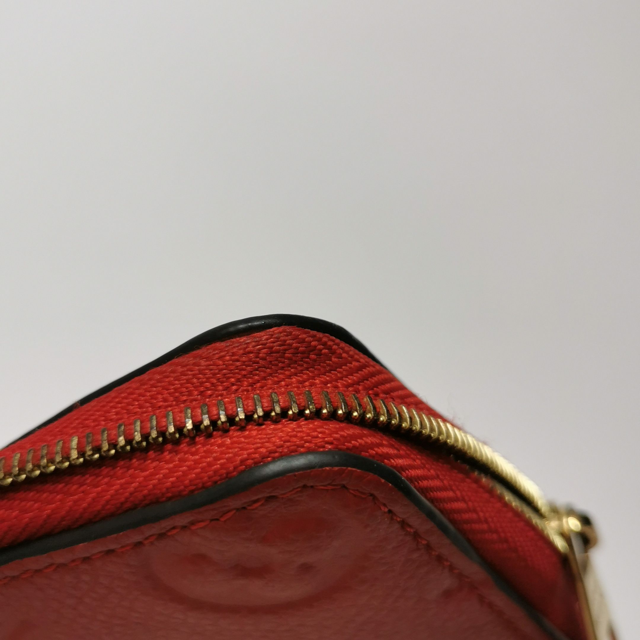 Louis Vuitton Louis Vuitton (LV) Zippy cowhide solid color old flower emb Size ONE SIZE - 9 Thumbnail