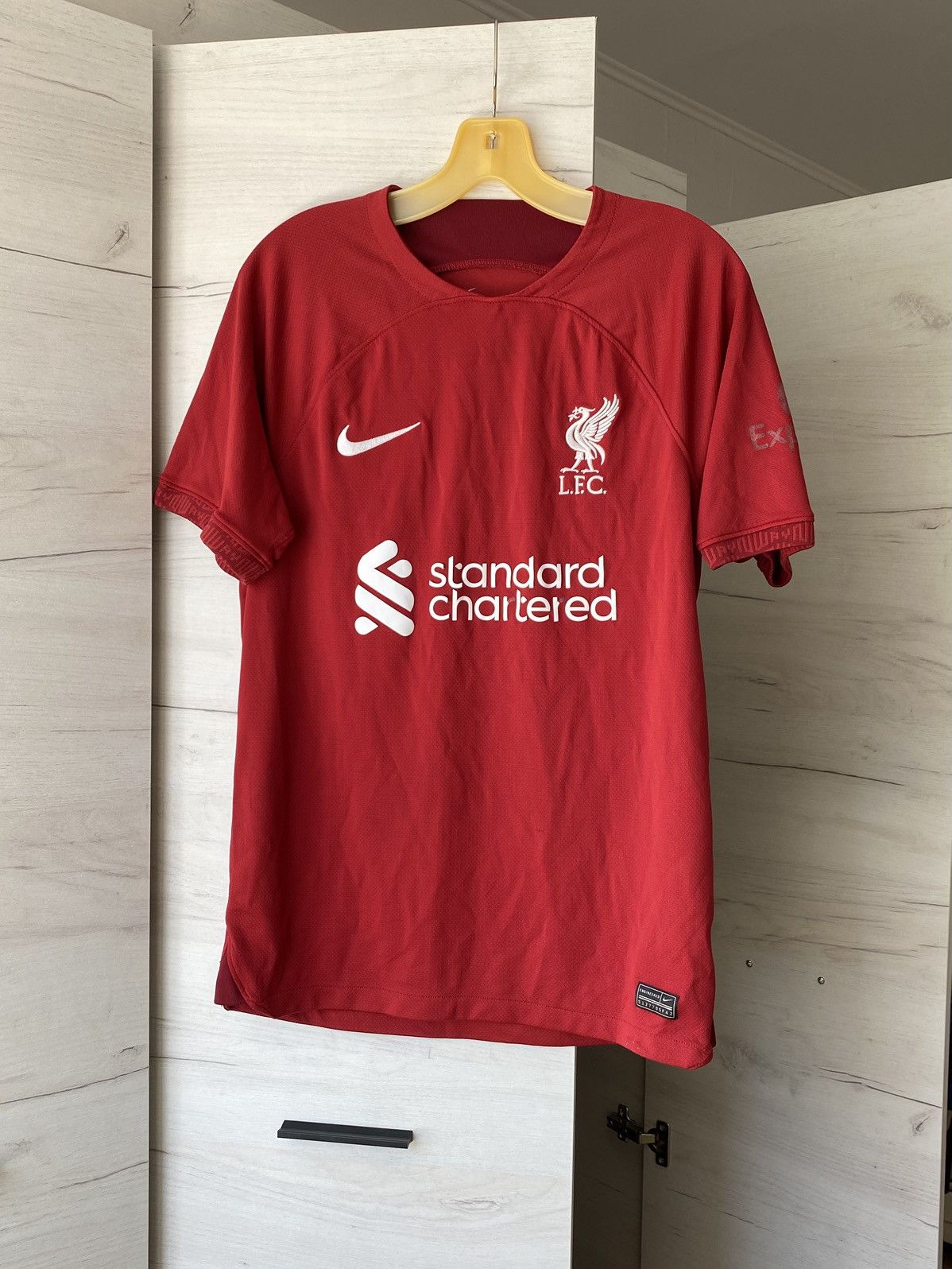 Nike Liverpool FC Nike Jersey Size L Worn Standard Chartered Size US M / EU 48-50 / 2 - 1 Thumbnail